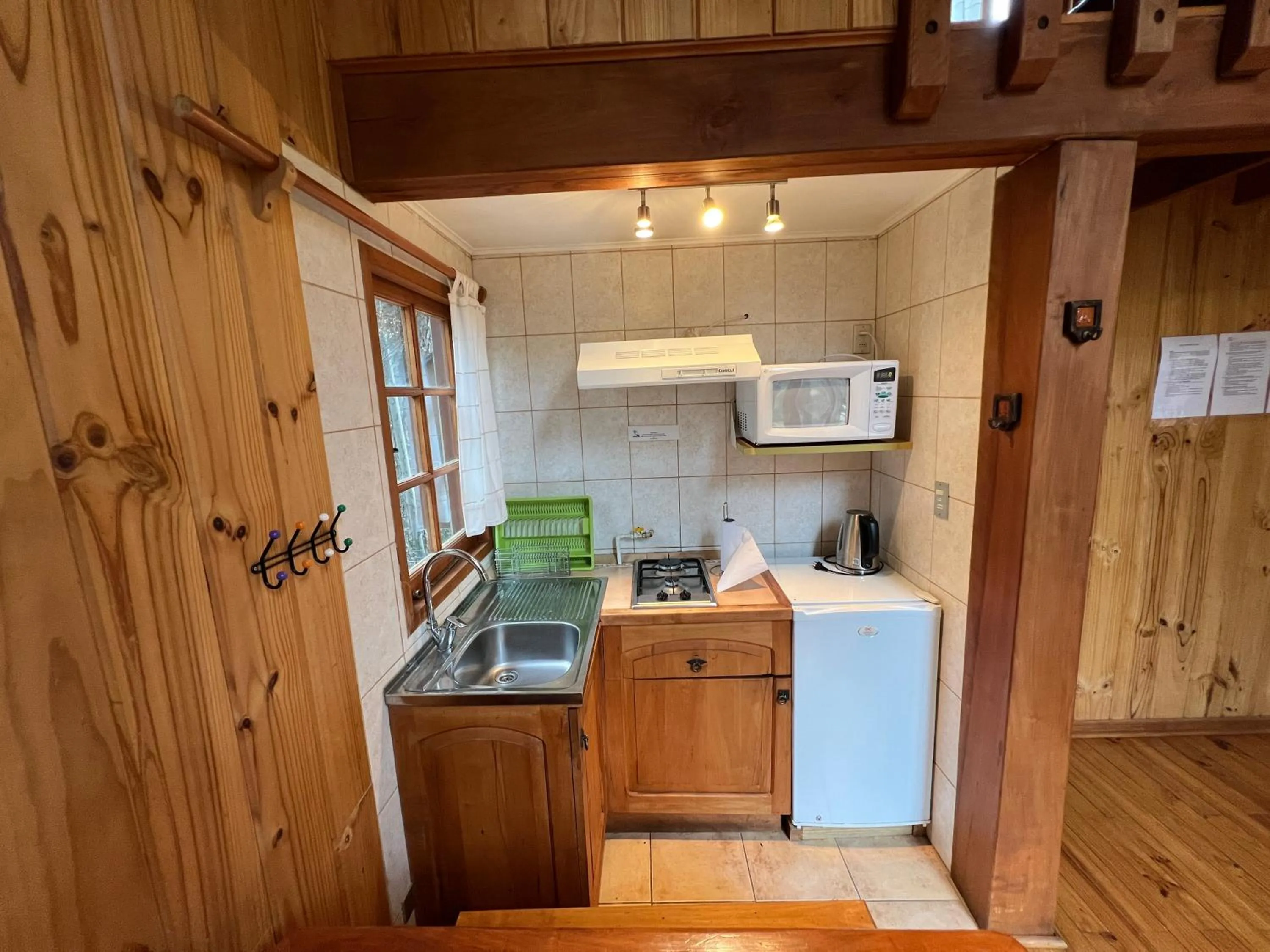 Kitchen or kitchenette in Green Baker Lodge