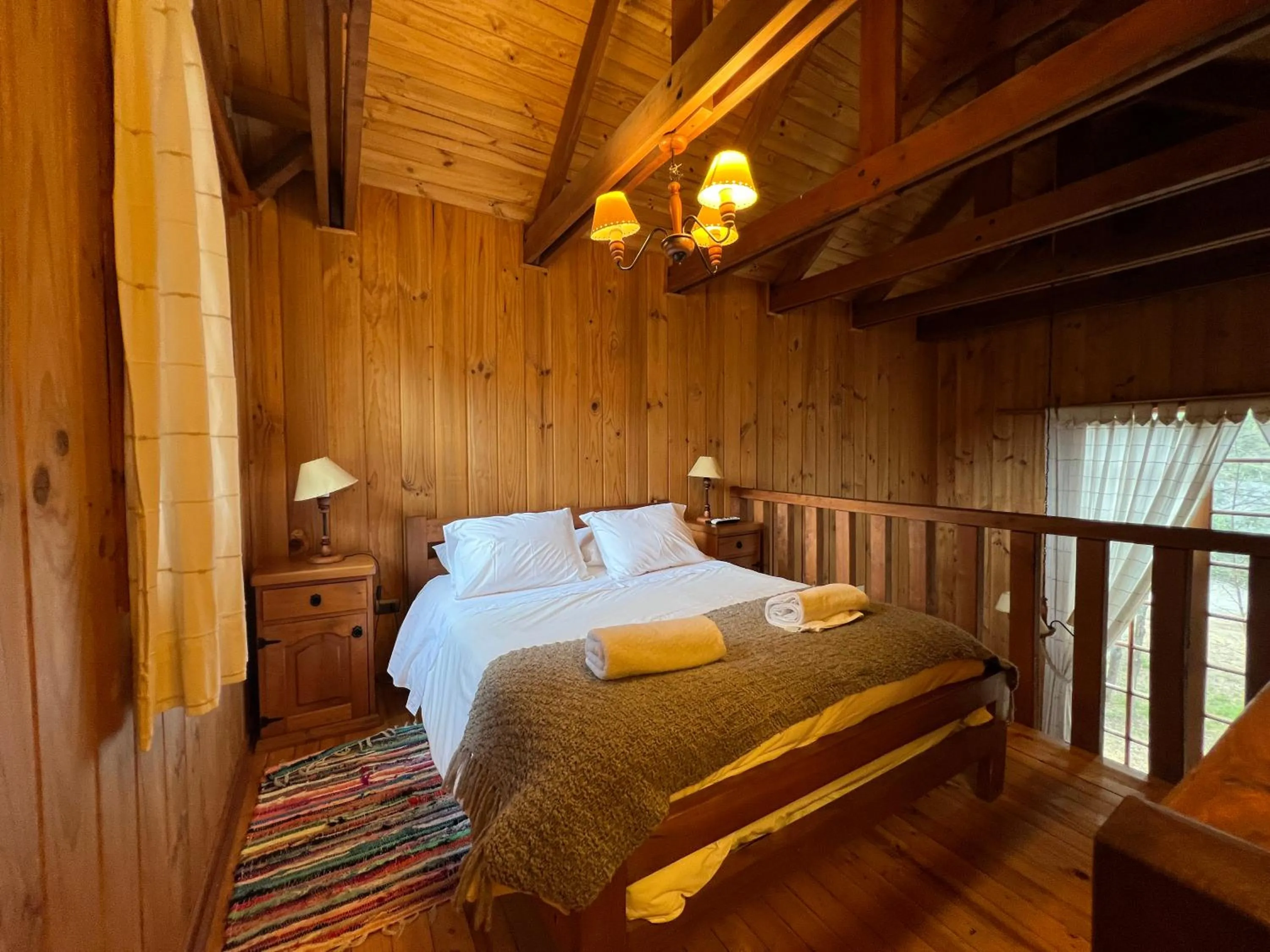 Bedroom, Bed in Green Baker Lodge