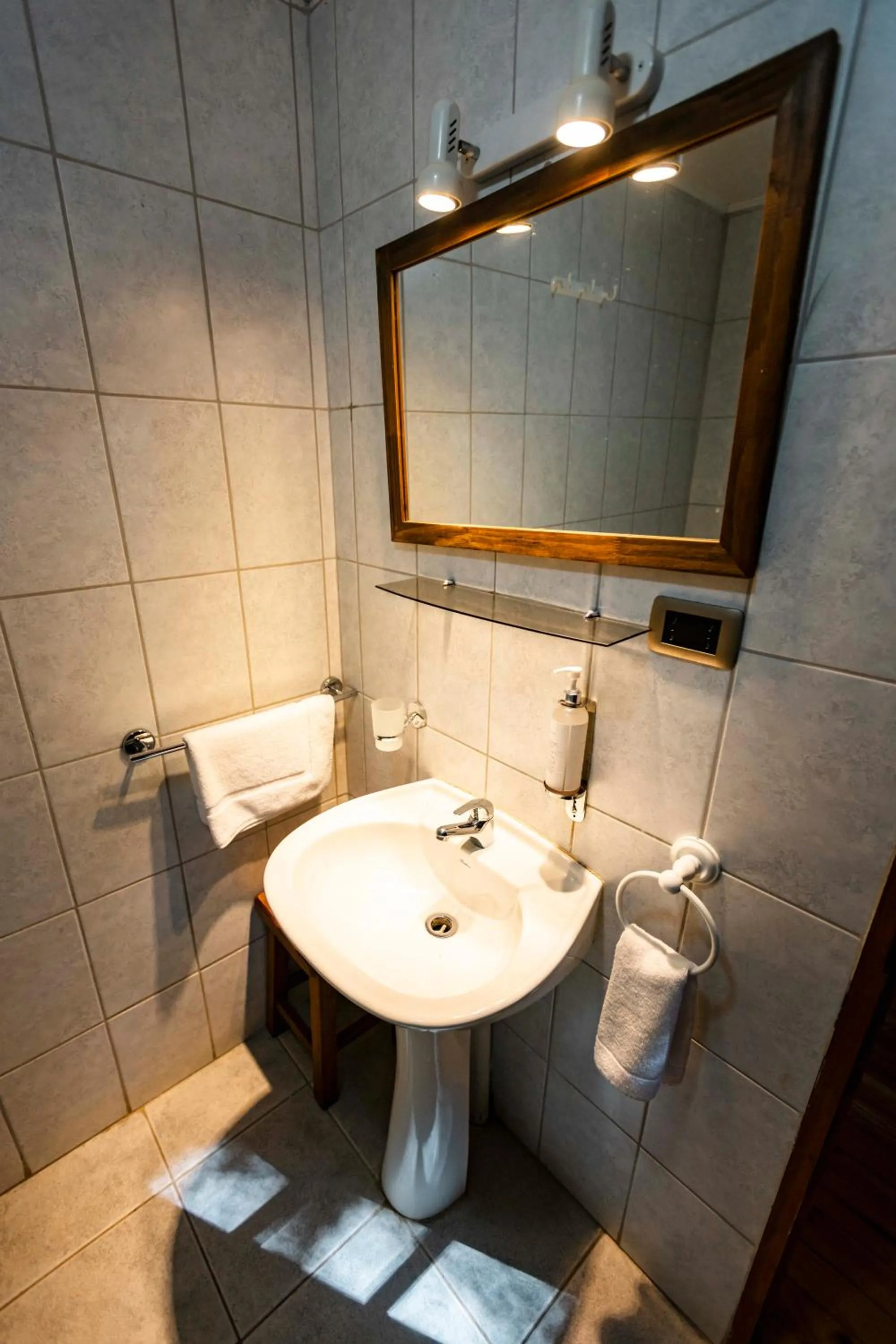 Bathroom in Green Baker Lodge