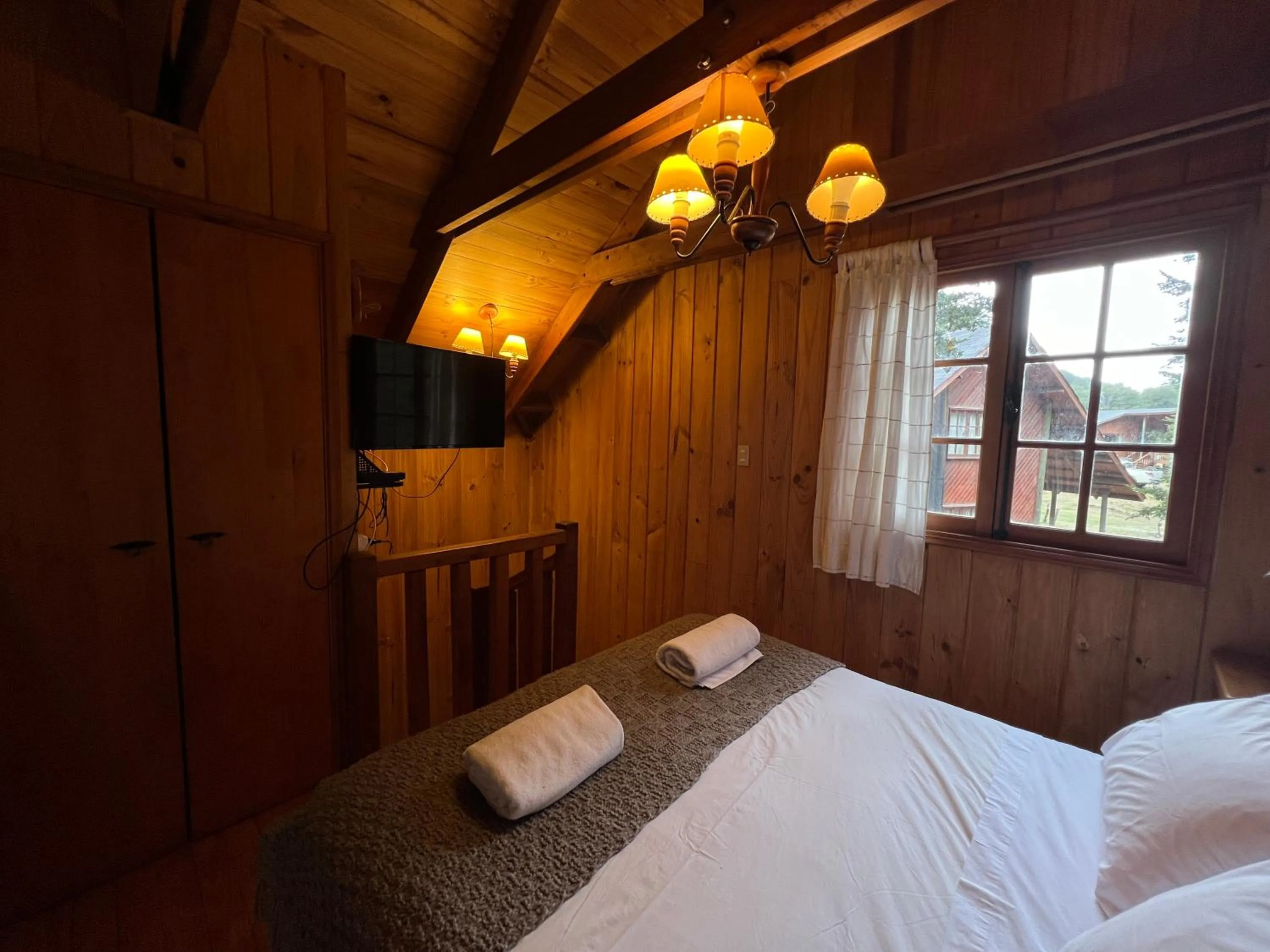 Bedroom, Bed in Green Baker Lodge