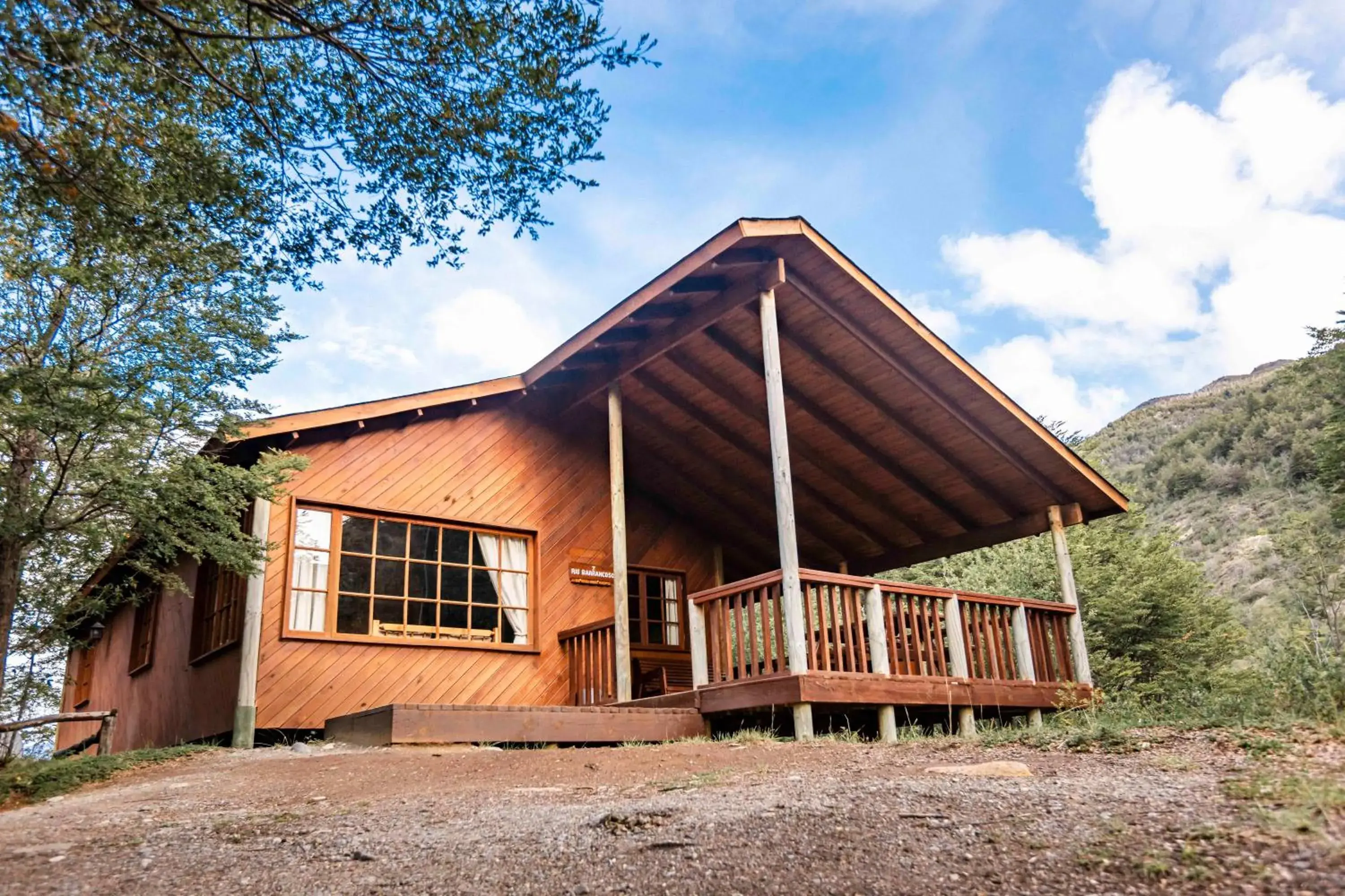 Three-Bedroom Cottage in Green Baker Lodge Three-Bedroom Cottage in Green Baker Lodge
