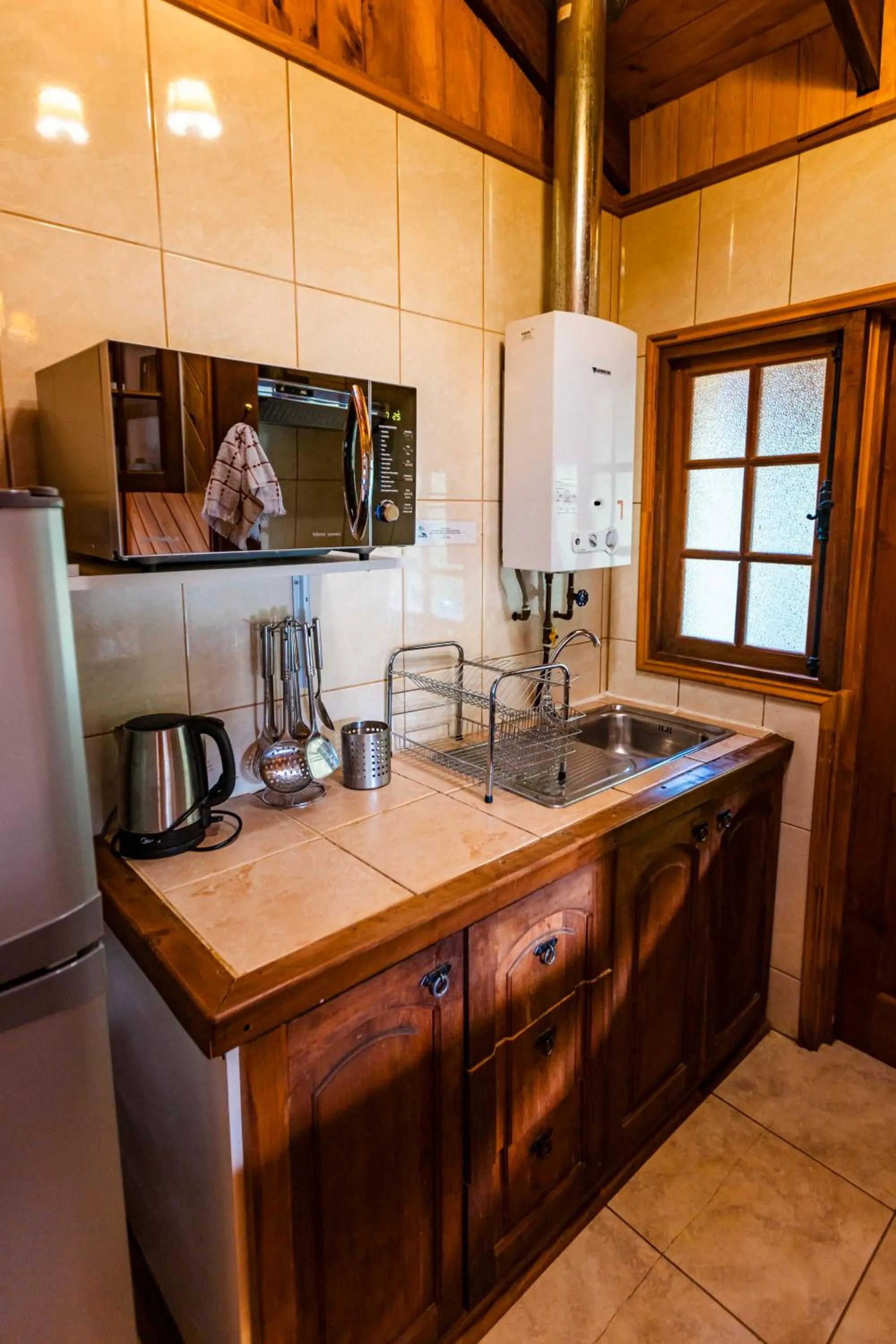 Kitchen or kitchenette in Green Baker Lodge