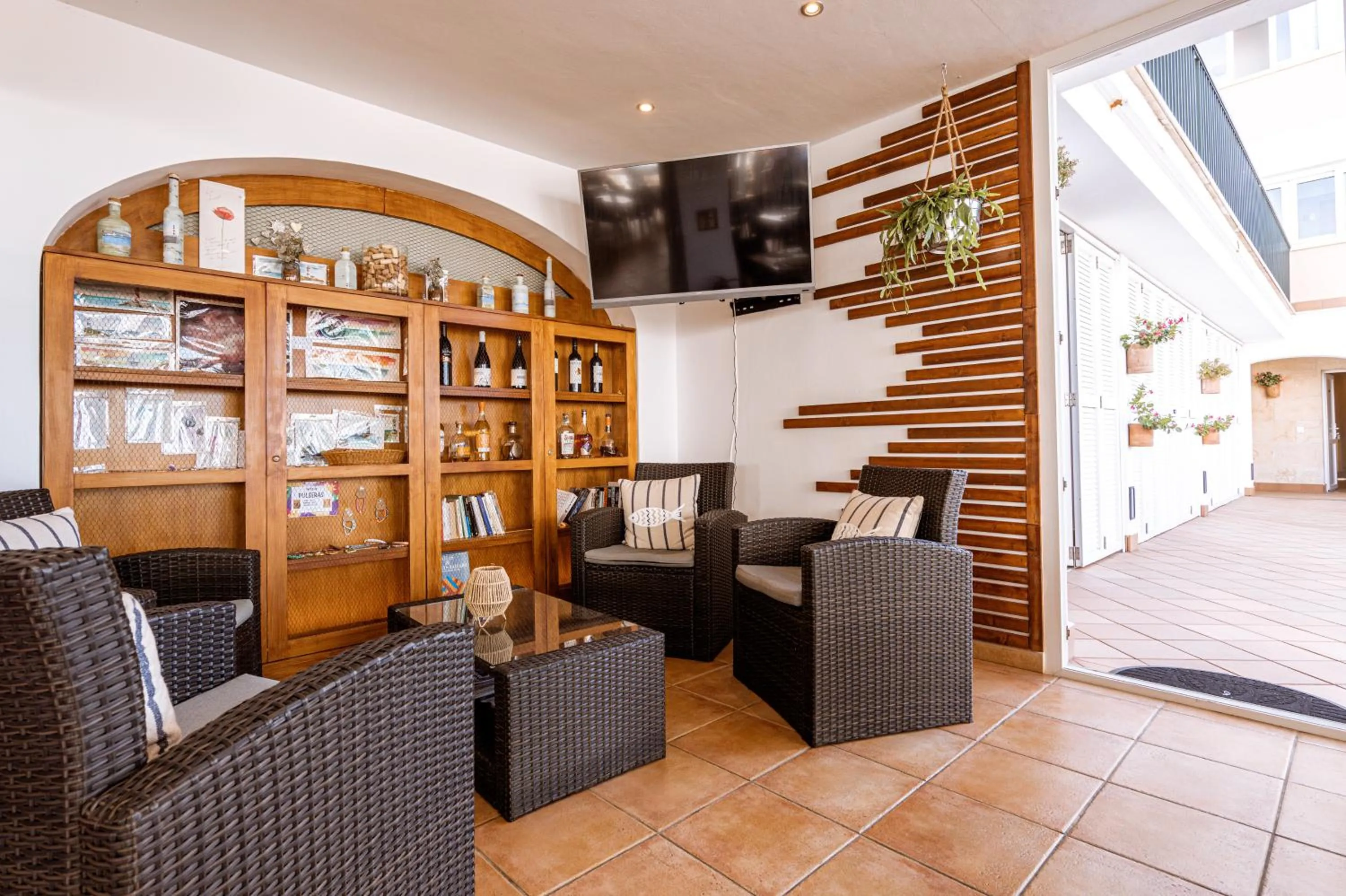 Restaurant/places to eat in Apartamentos Blancala