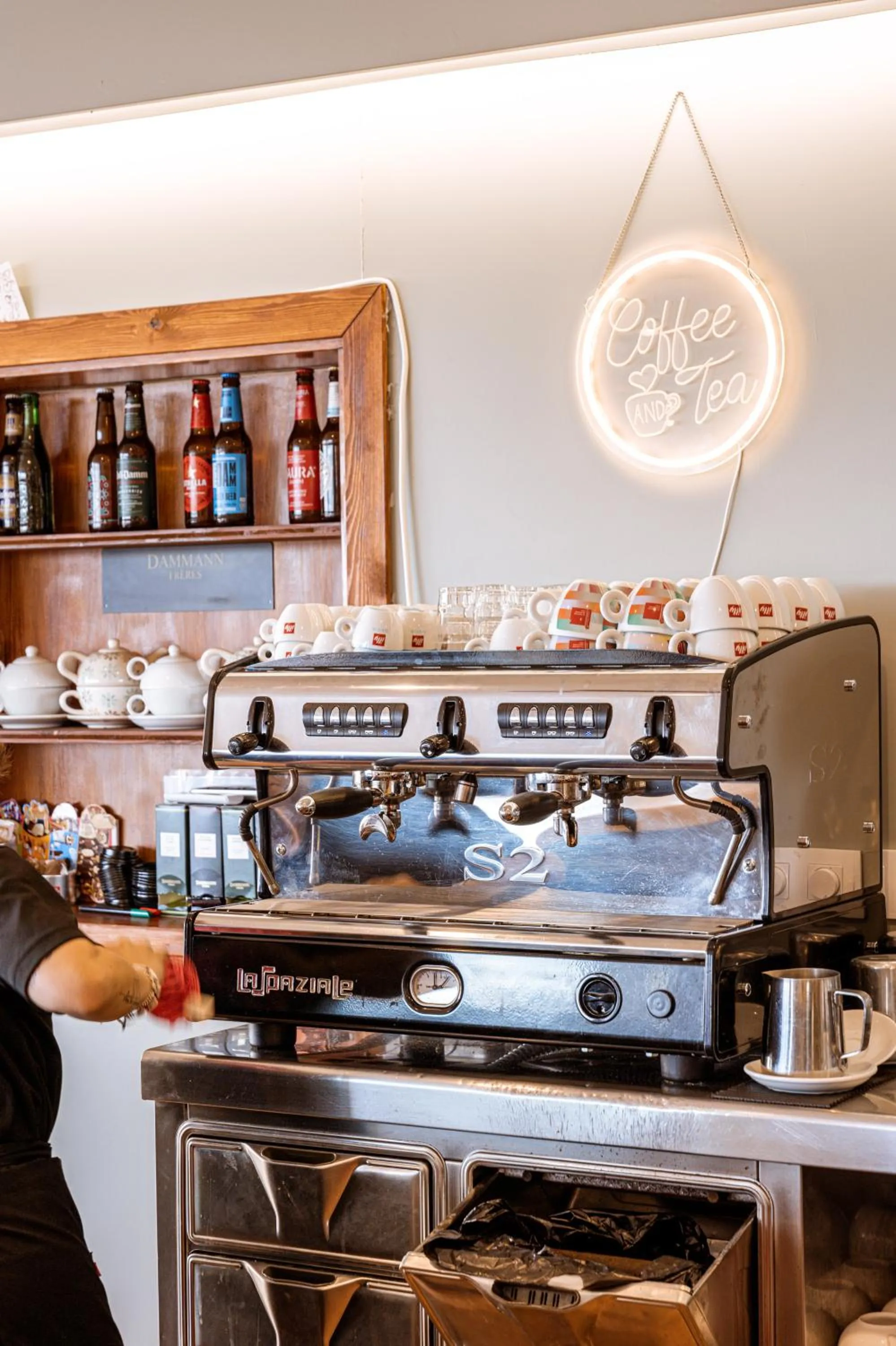 Restaurant/places to eat in Apartamentos Blancala