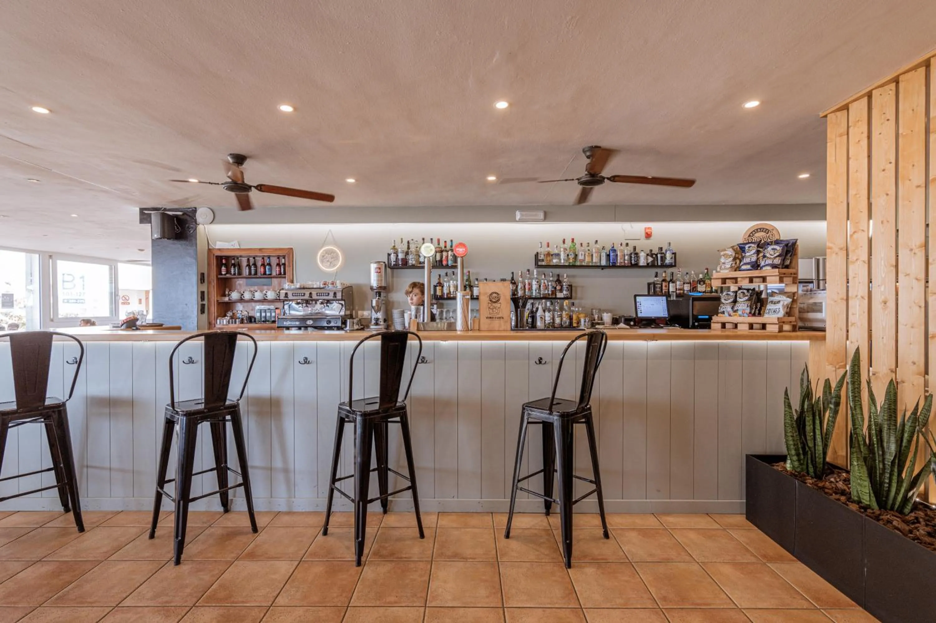 Restaurant/places to eat in Apartamentos Blancala