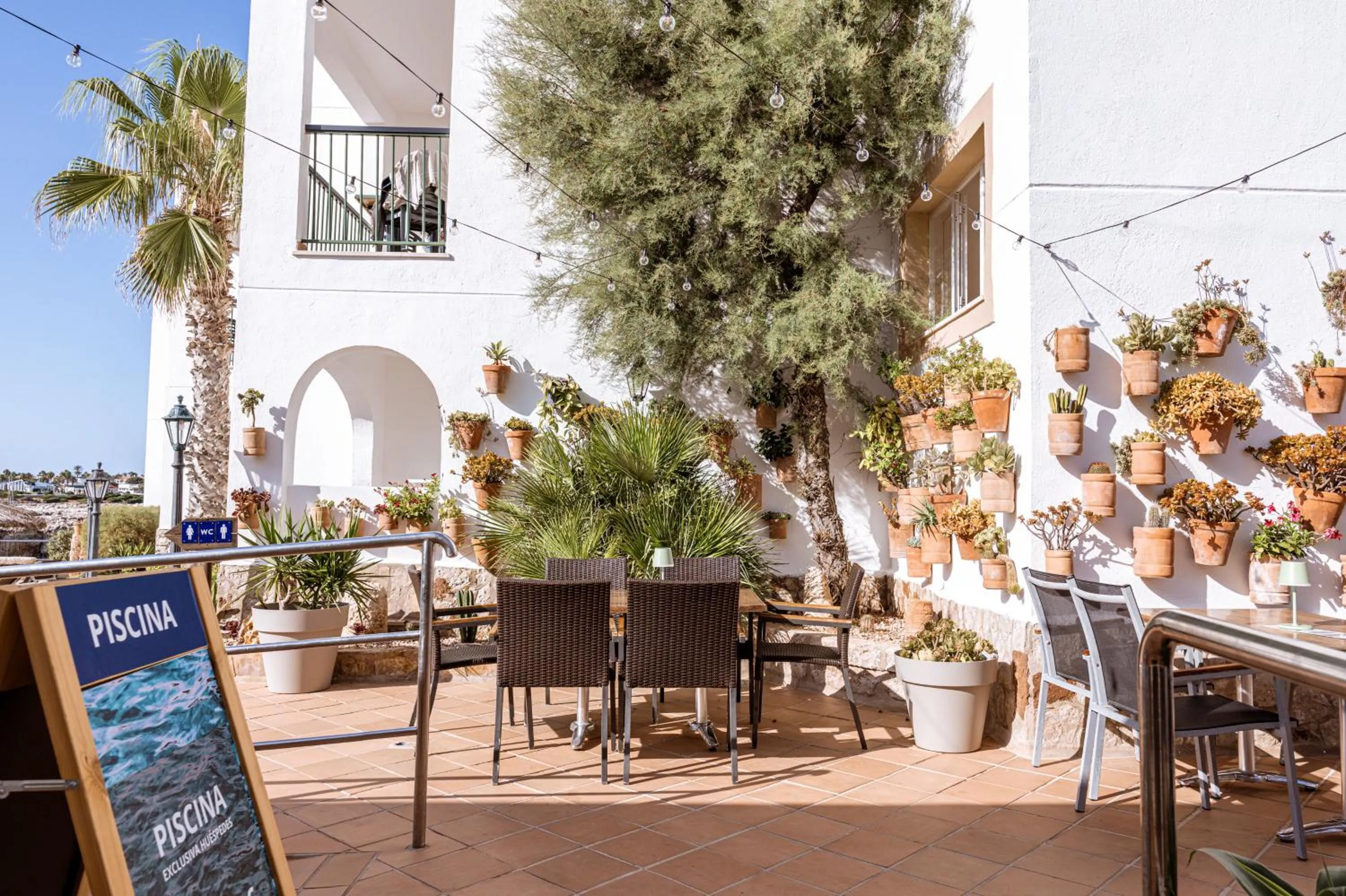 Restaurant/places to eat in Apartamentos Blancala