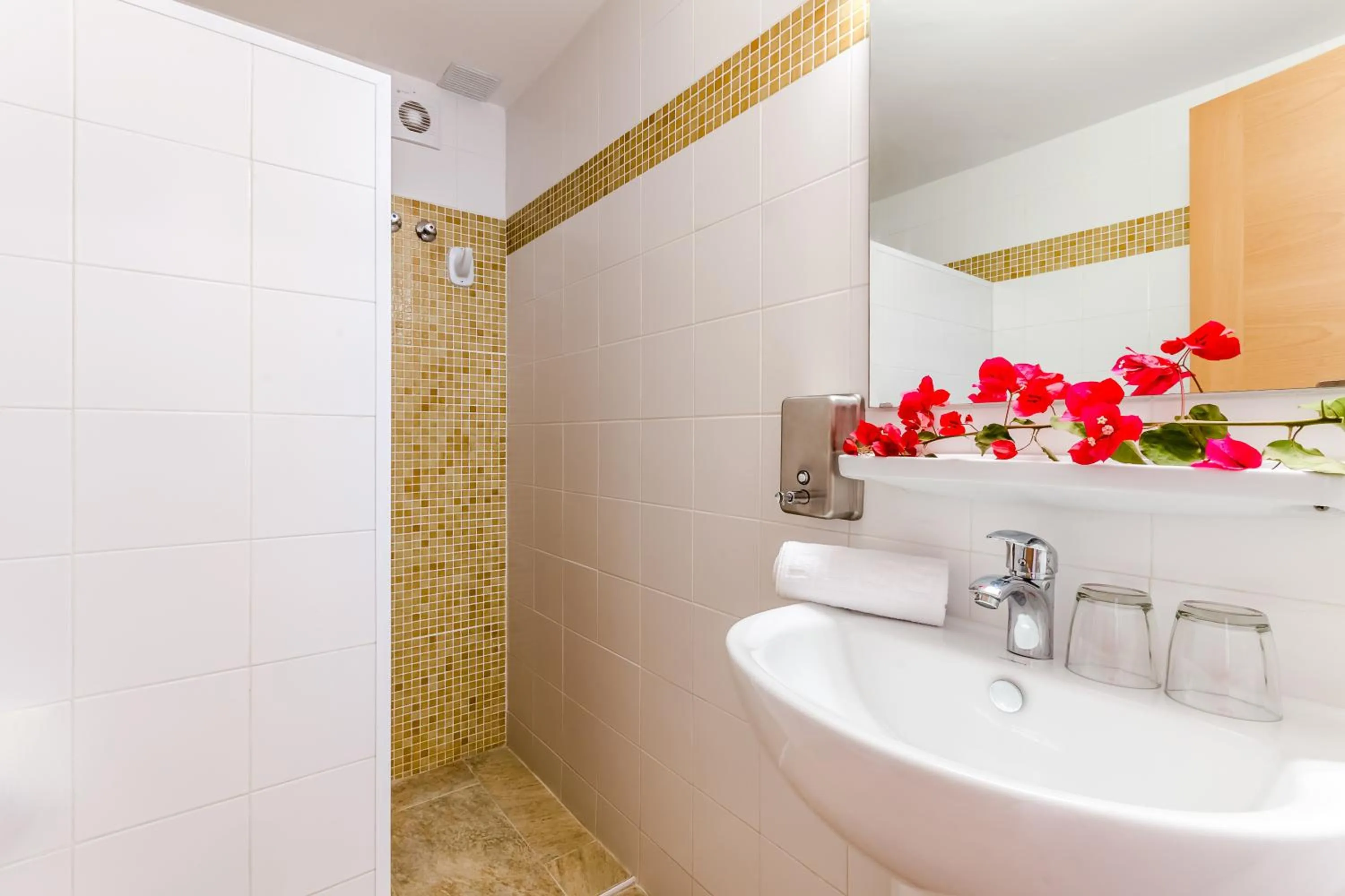 Bathroom in Apartamentos Blancala