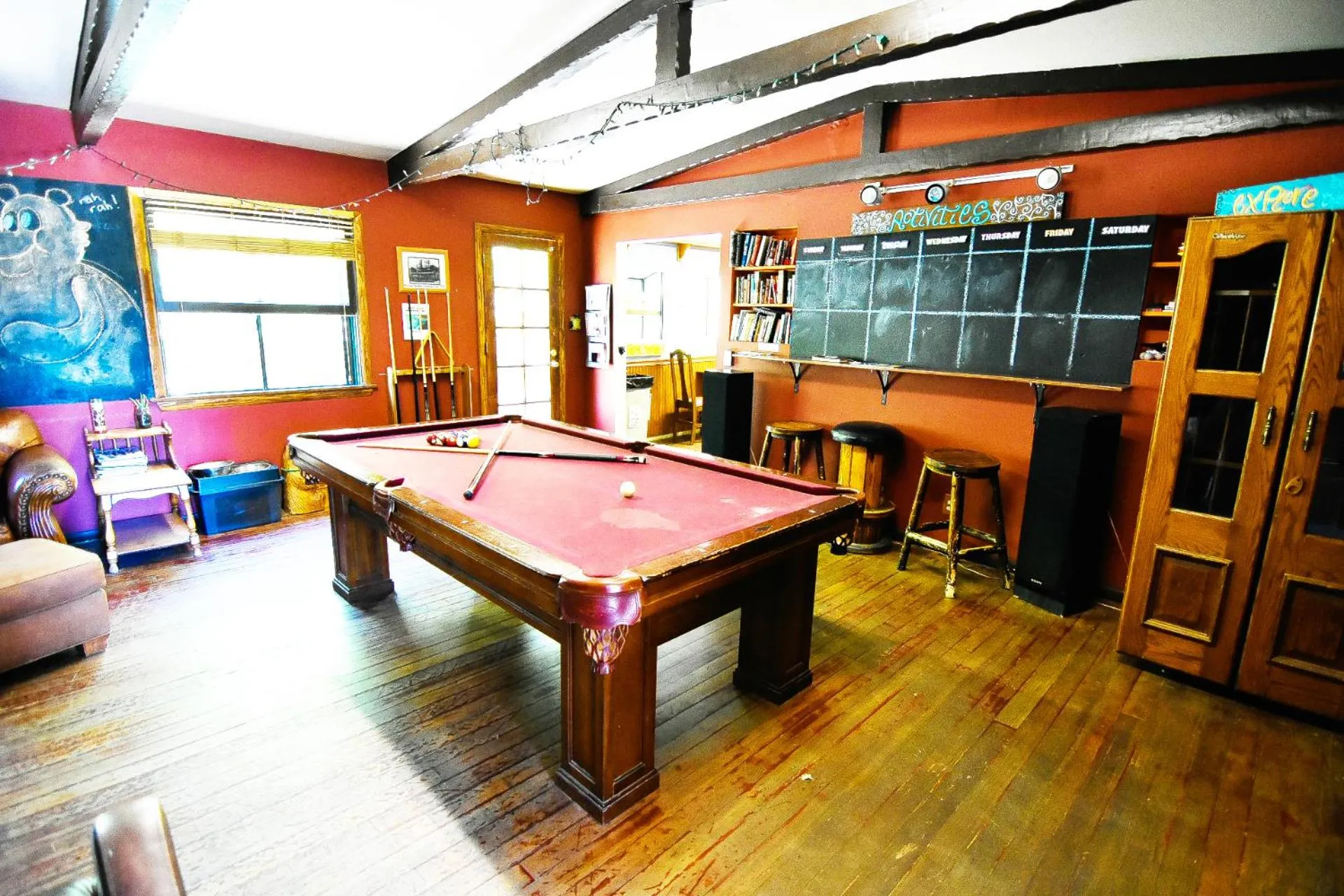 Billiard in ITH Big Bear Lake Hostel & Lodge