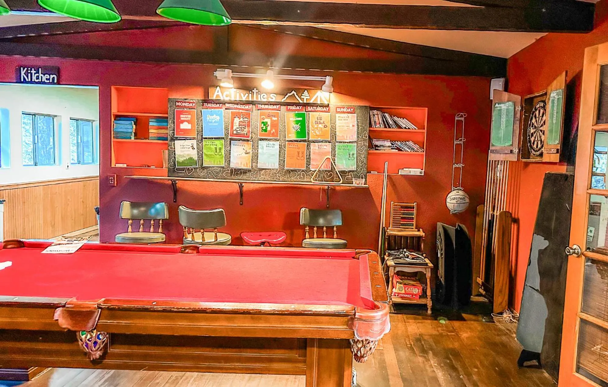 Billiard in ITH Big Bear Lake Hostel & Lodge