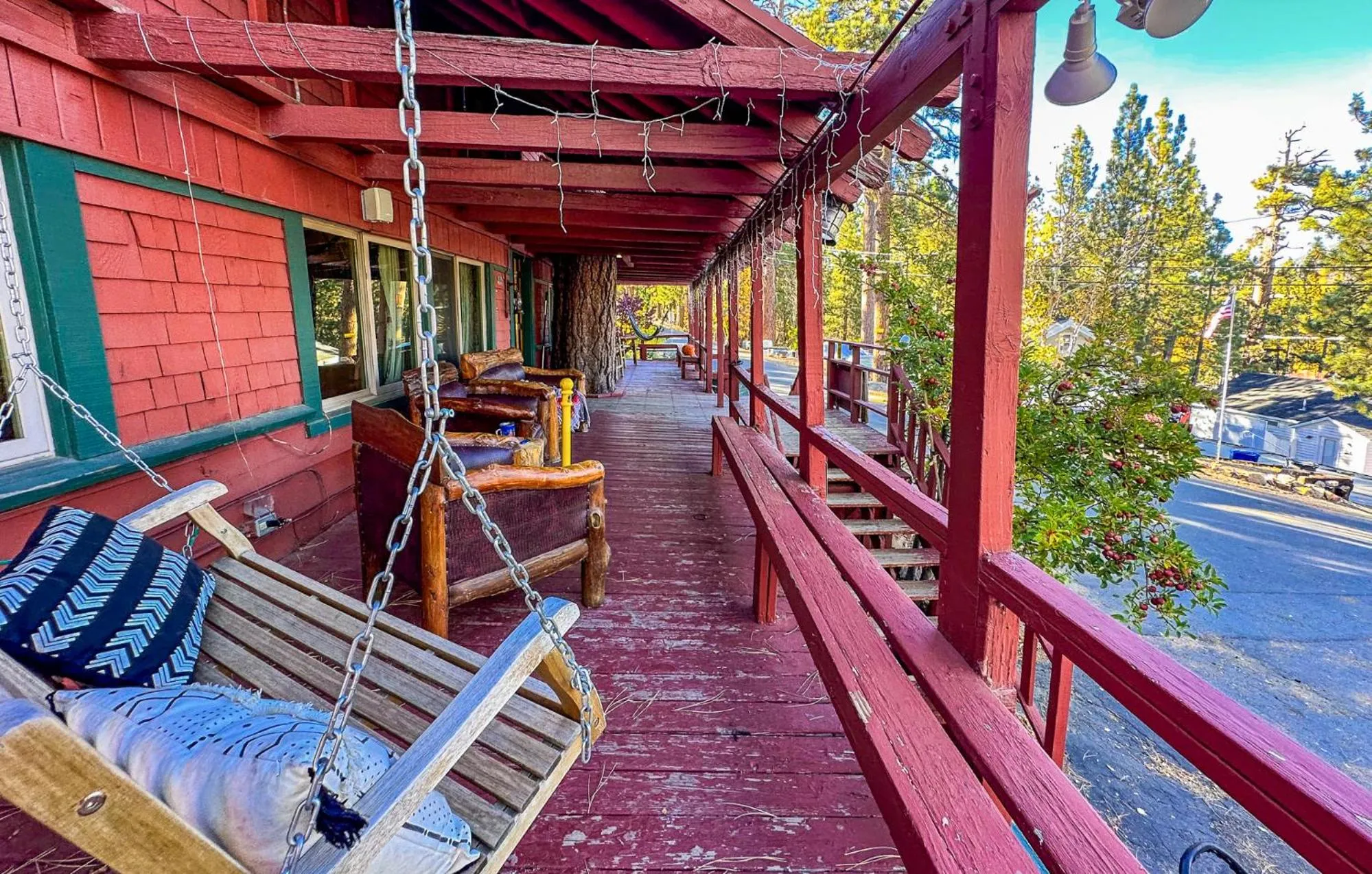 Patio in ITH Big Bear Lake Hostel & Lodge