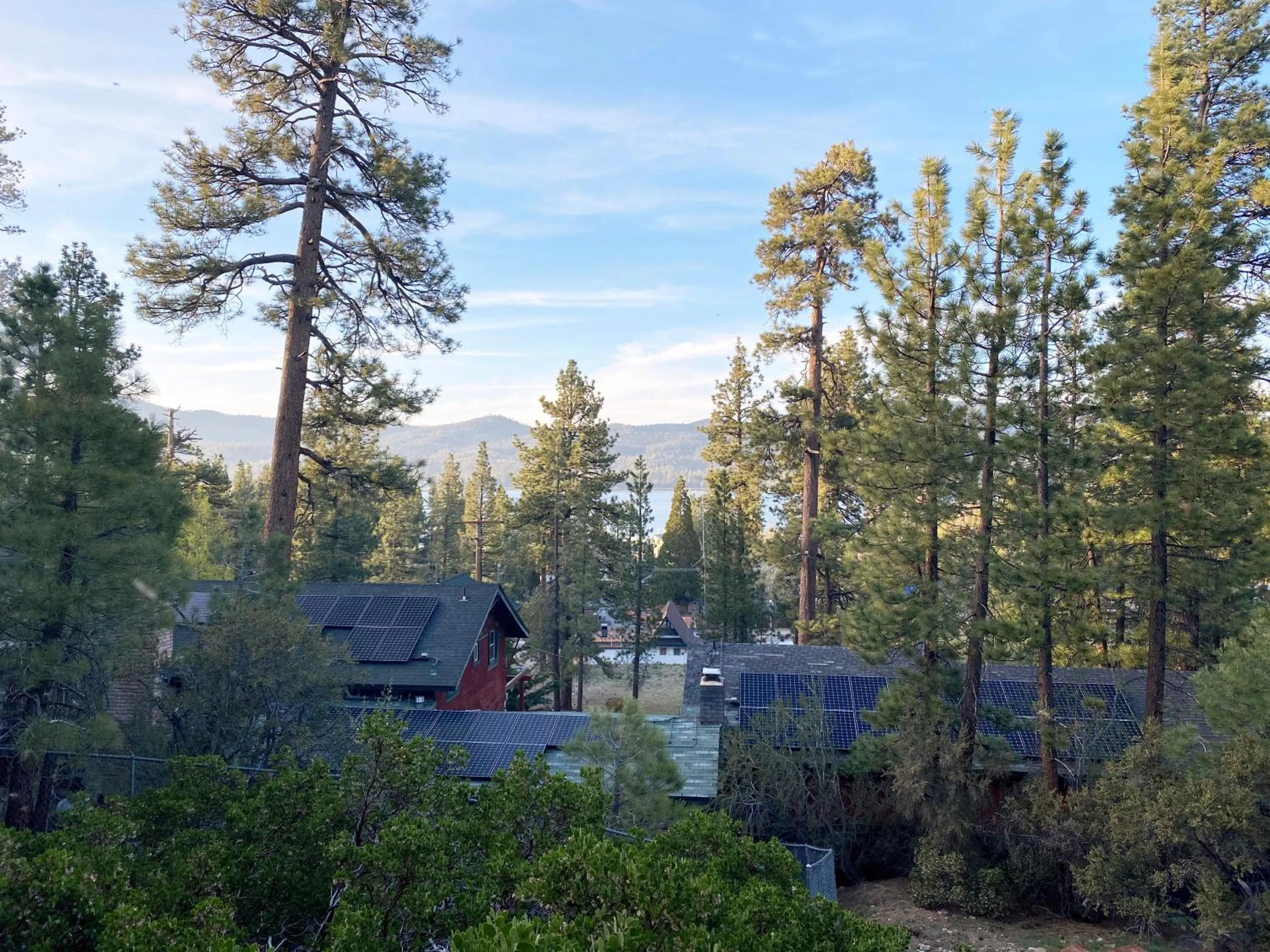Lake view in ITH Big Bear Lake Hostel & Lodge