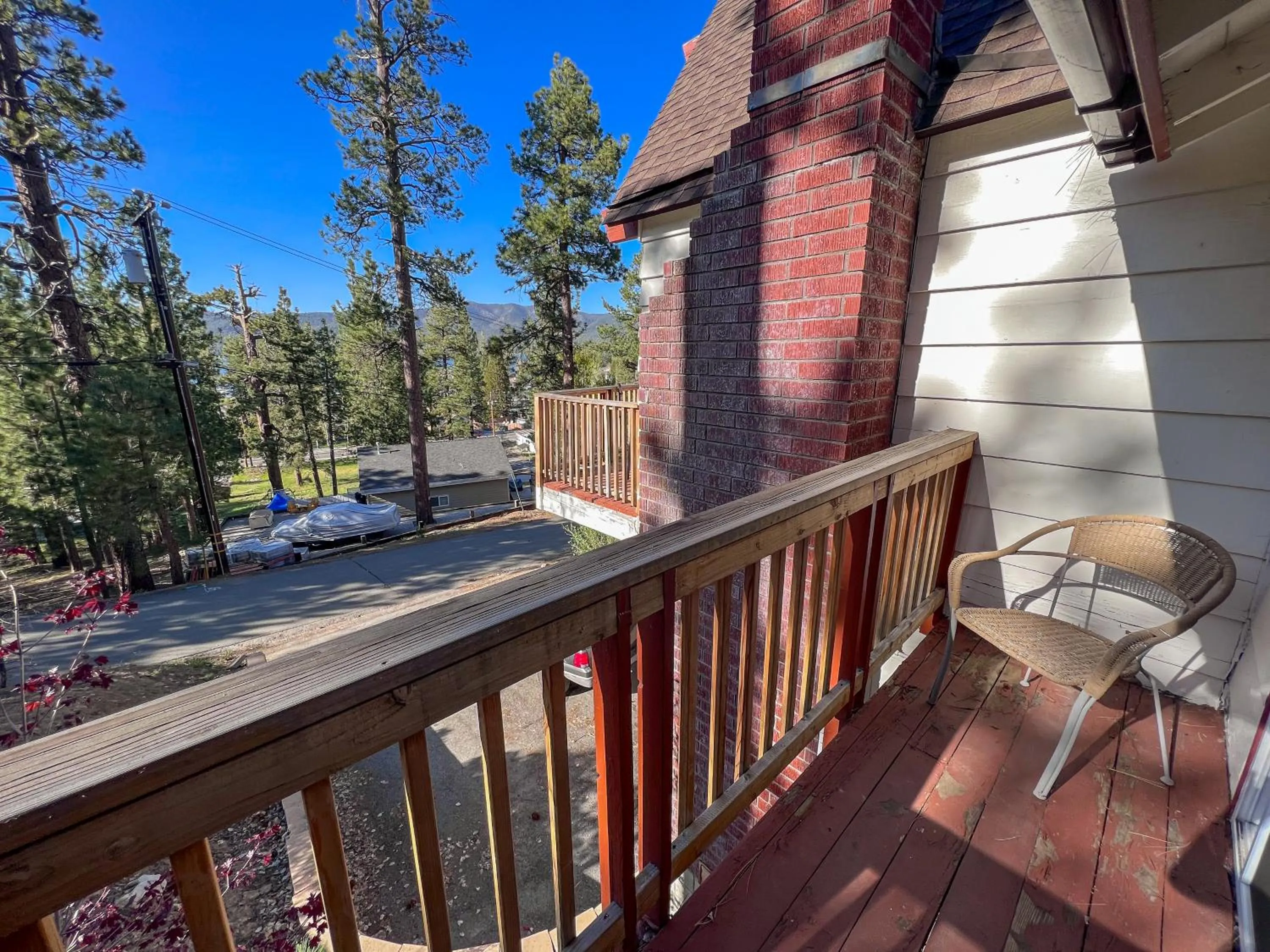 Balcony/Terrace in ITH Big Bear Lake Hostel & Lodge
