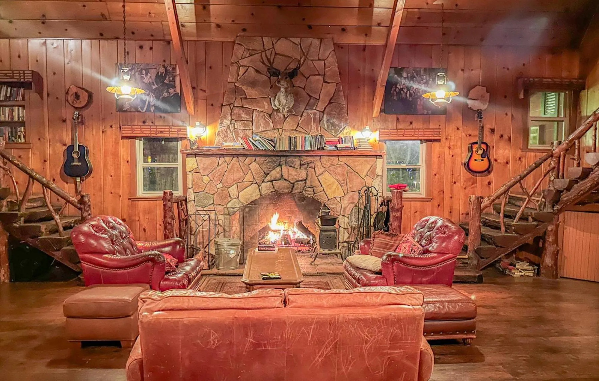 Living room in ITH Big Bear Lake Hostel & Lodge