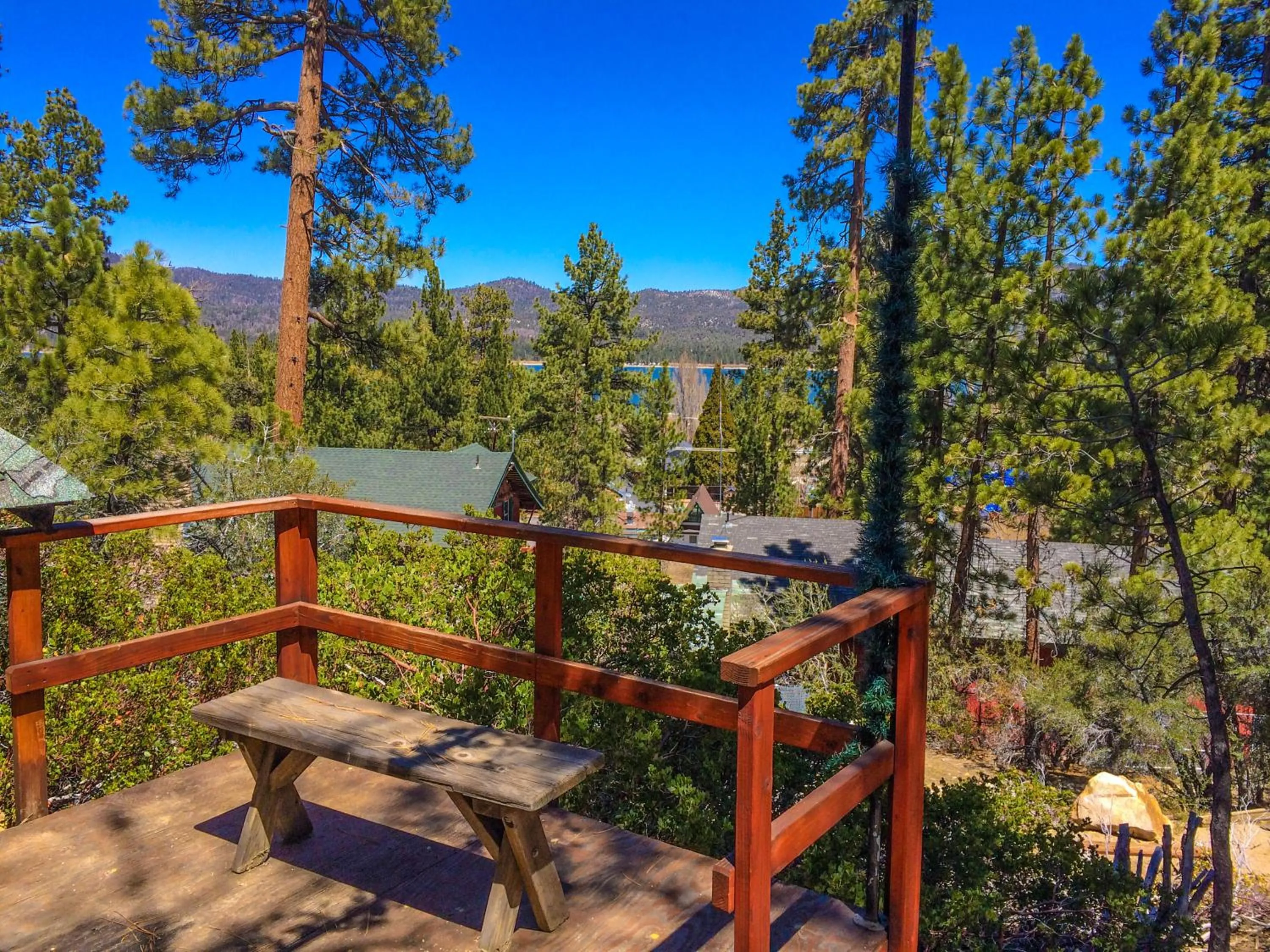 Facade/entrance in ITH Big Bear Lake Hostel & Lodge