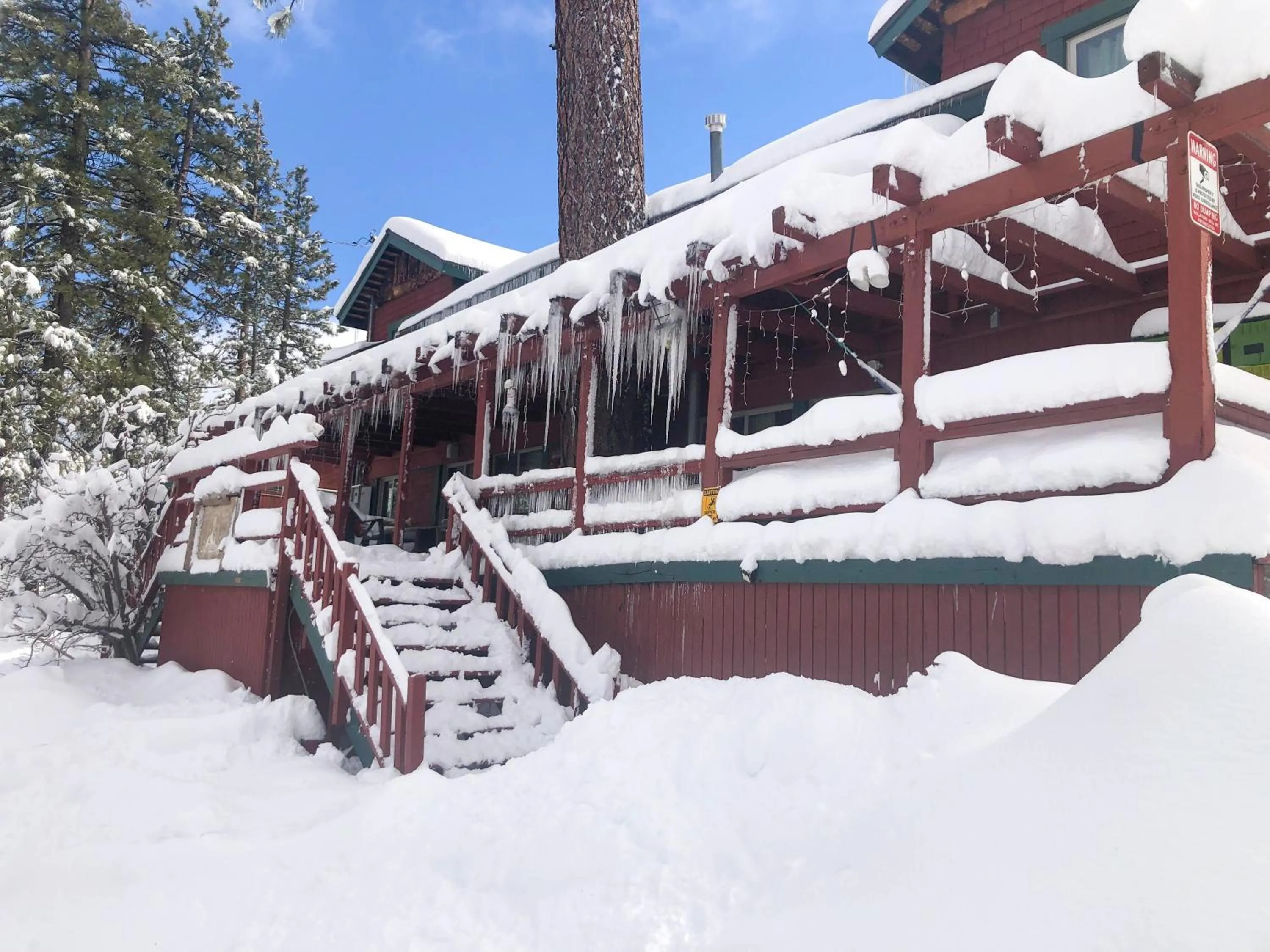 Property building in ITH Big Bear Lake Hostel & Lodge
