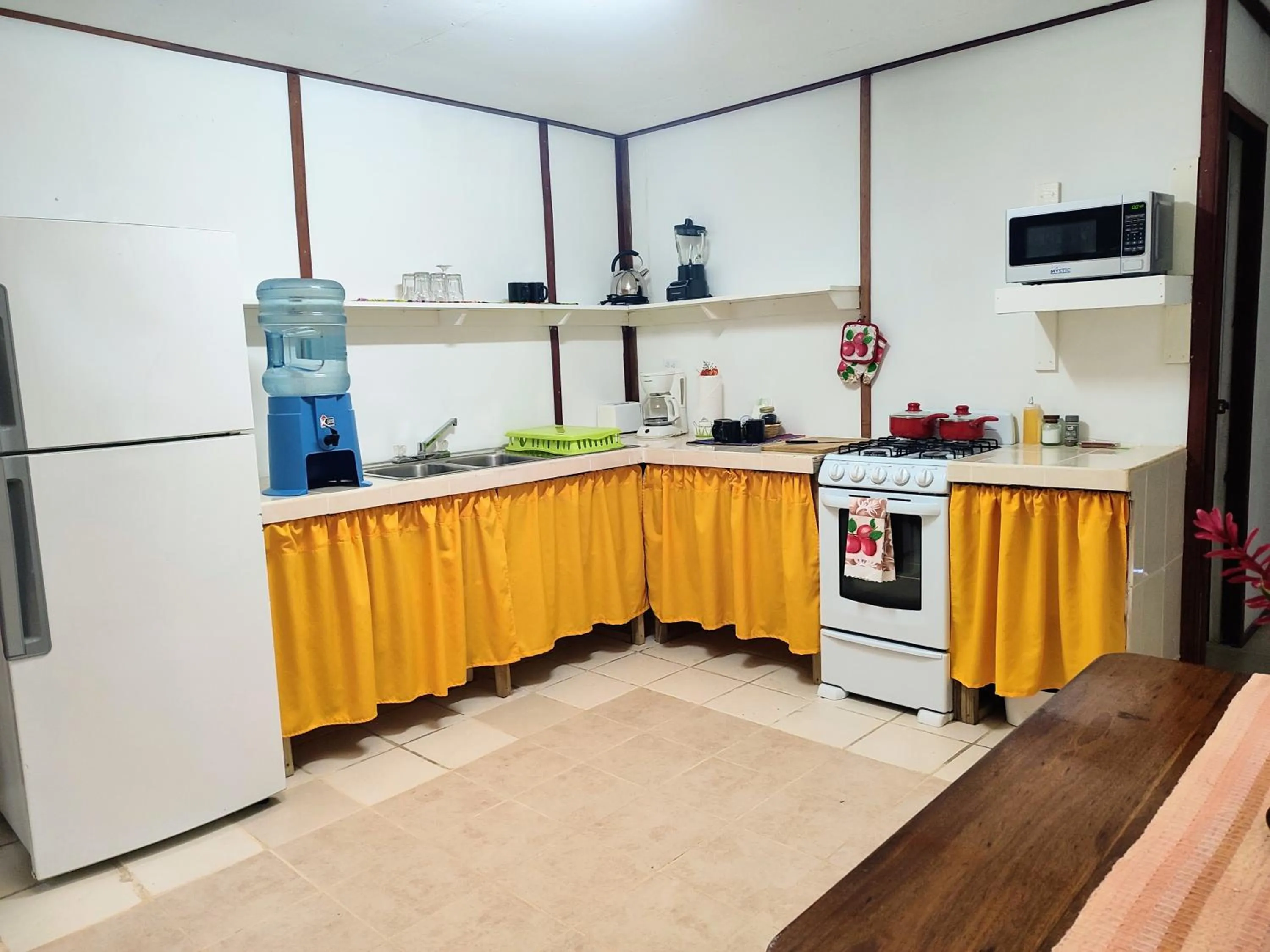 Kitchen or kitchenette in Maya Mountain Lodge