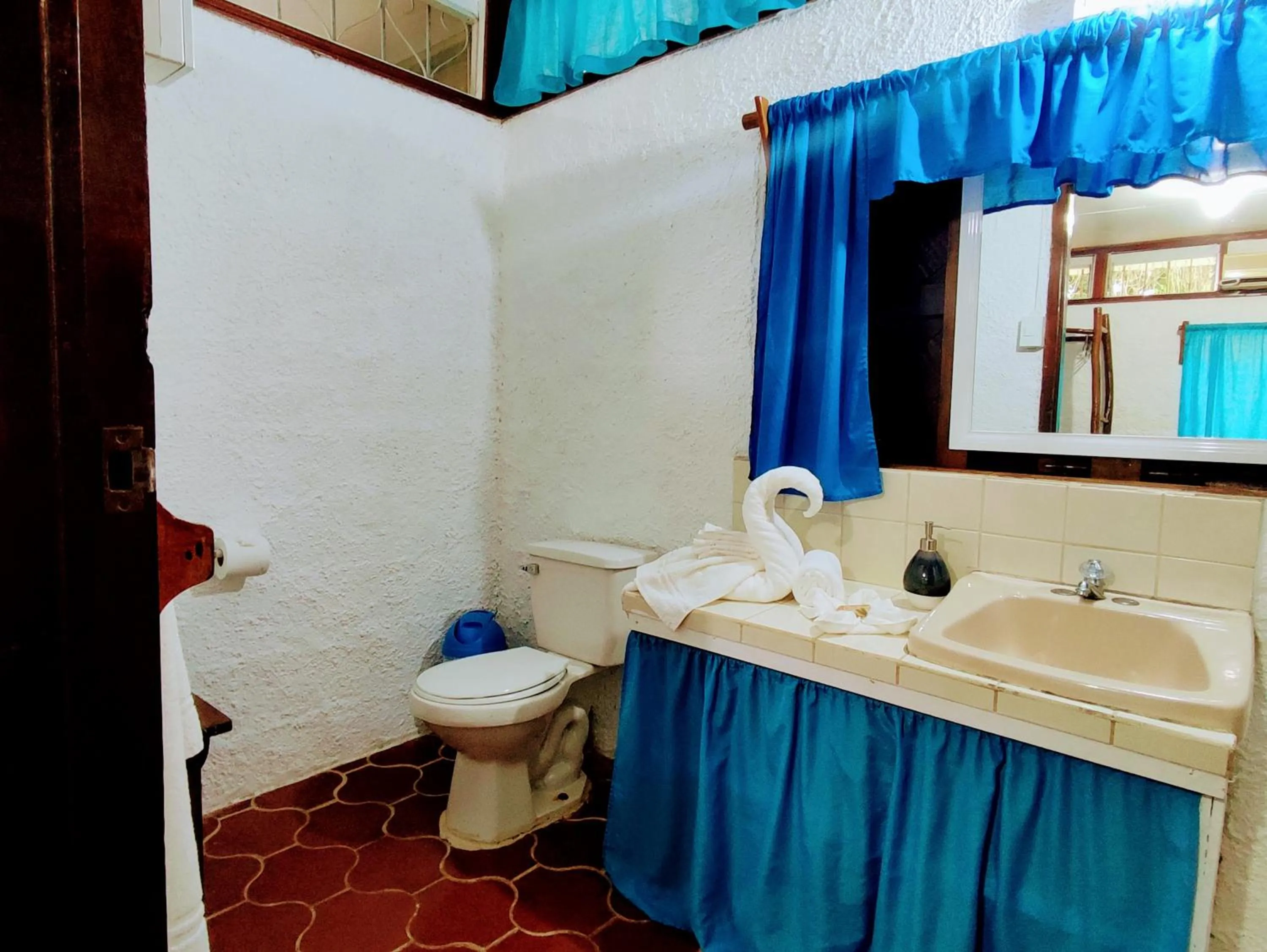 Bathroom in Maya Mountain Lodge