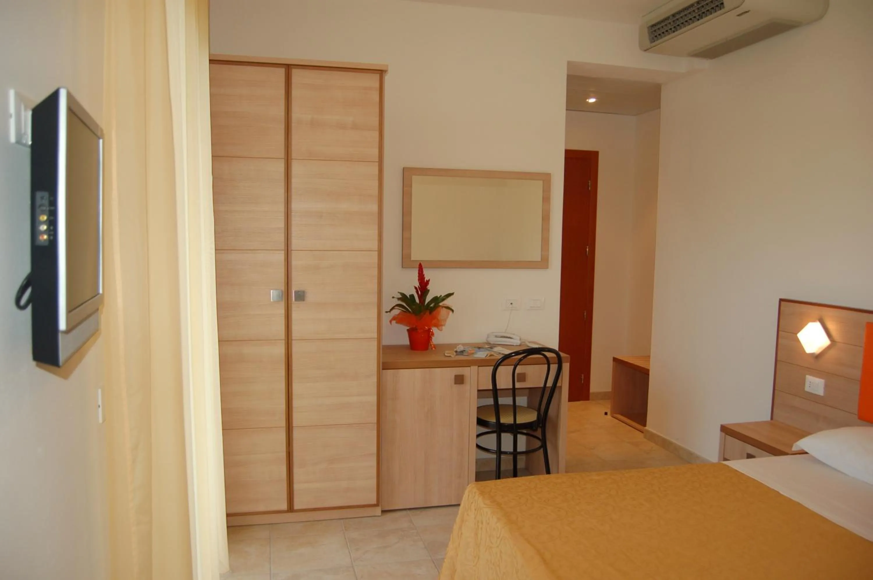 Photo of the whole room, Bed in Hotel Massimo