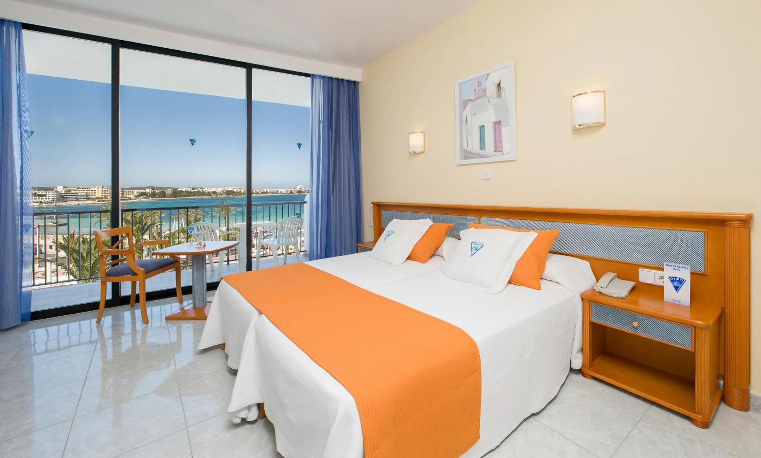 Photo of the whole room, Bed in Hotel Osiris Ibiza