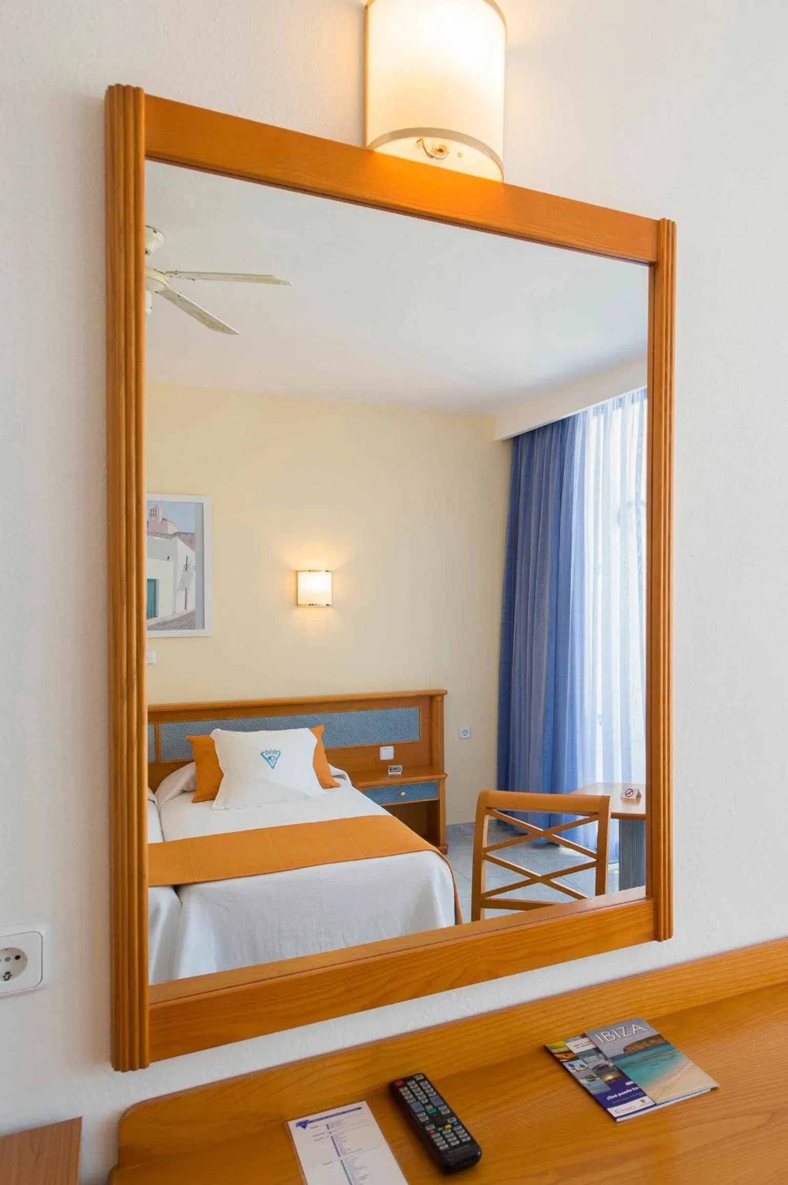 Photo of the whole room, Bed in Hotel Osiris Ibiza