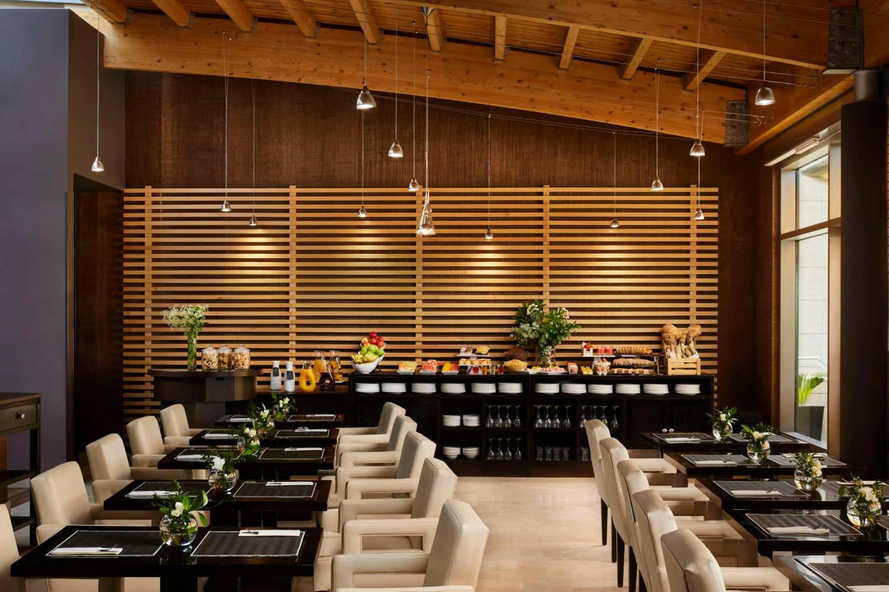 Restaurant/places to eat in NH Alcorcón