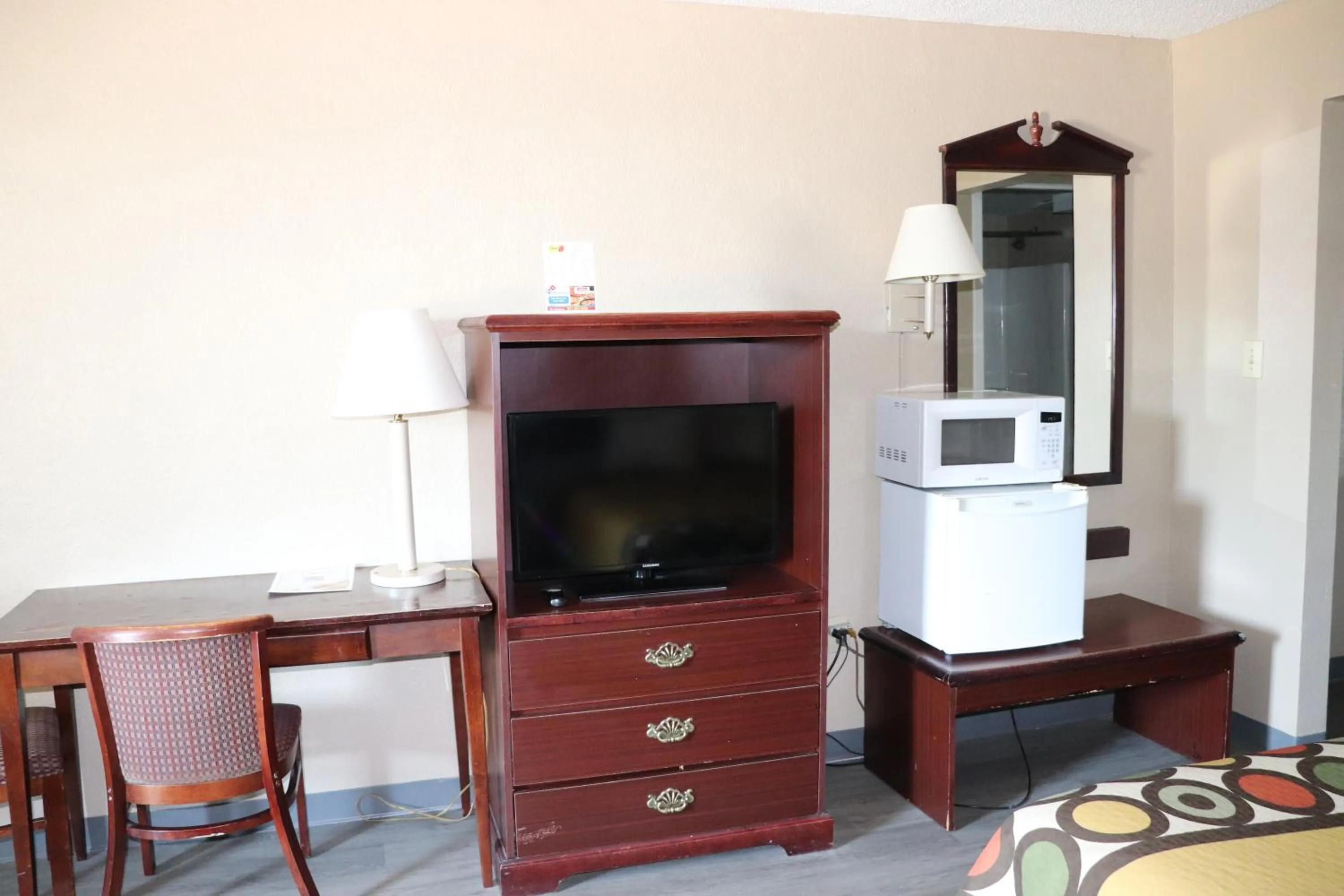 TV and multimedia in Super 8 by Wyndham Clarksville East