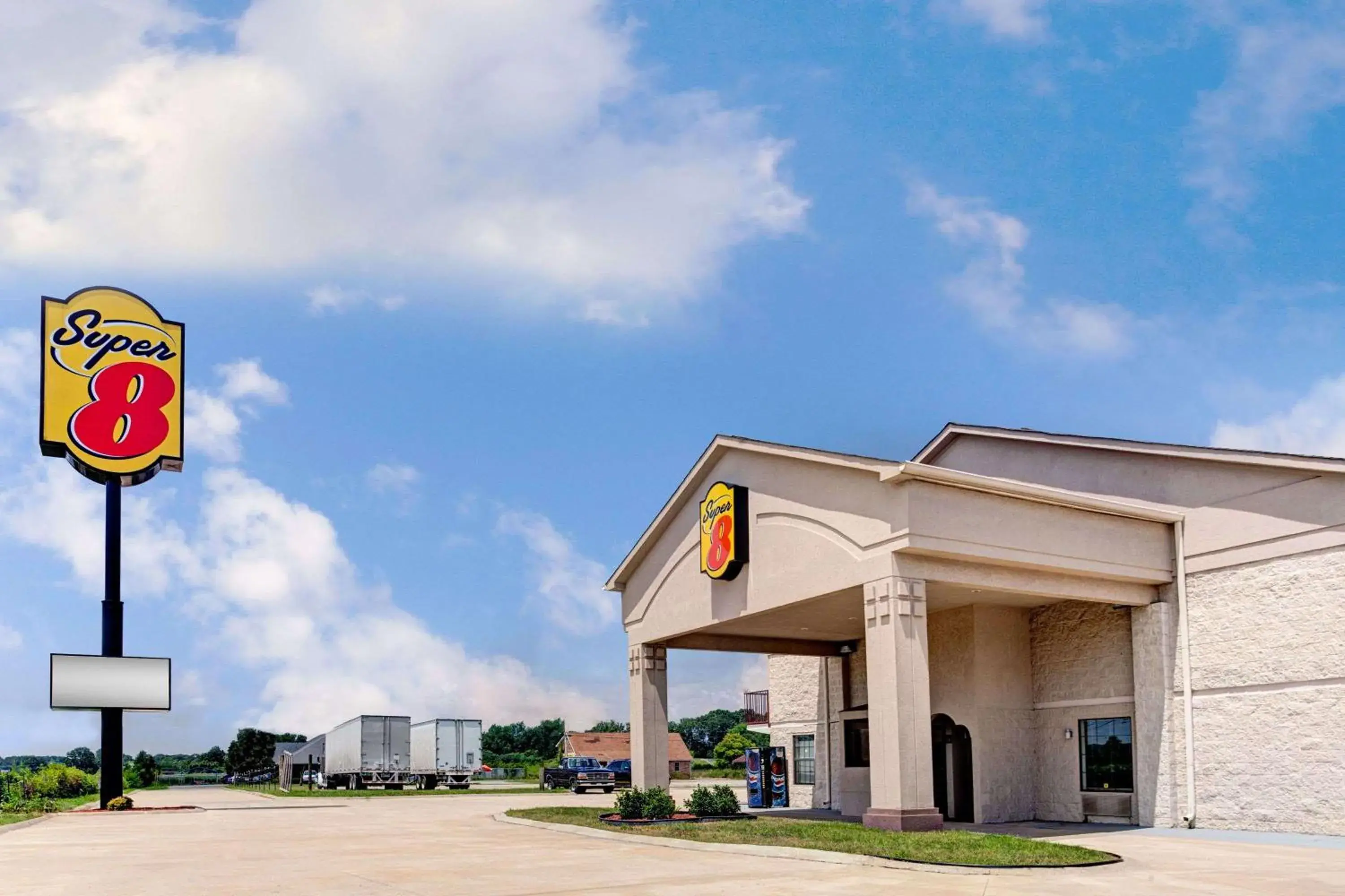 Super 8 by Wyndham Clarksville East Super 8 by Wyndham Clarksville East