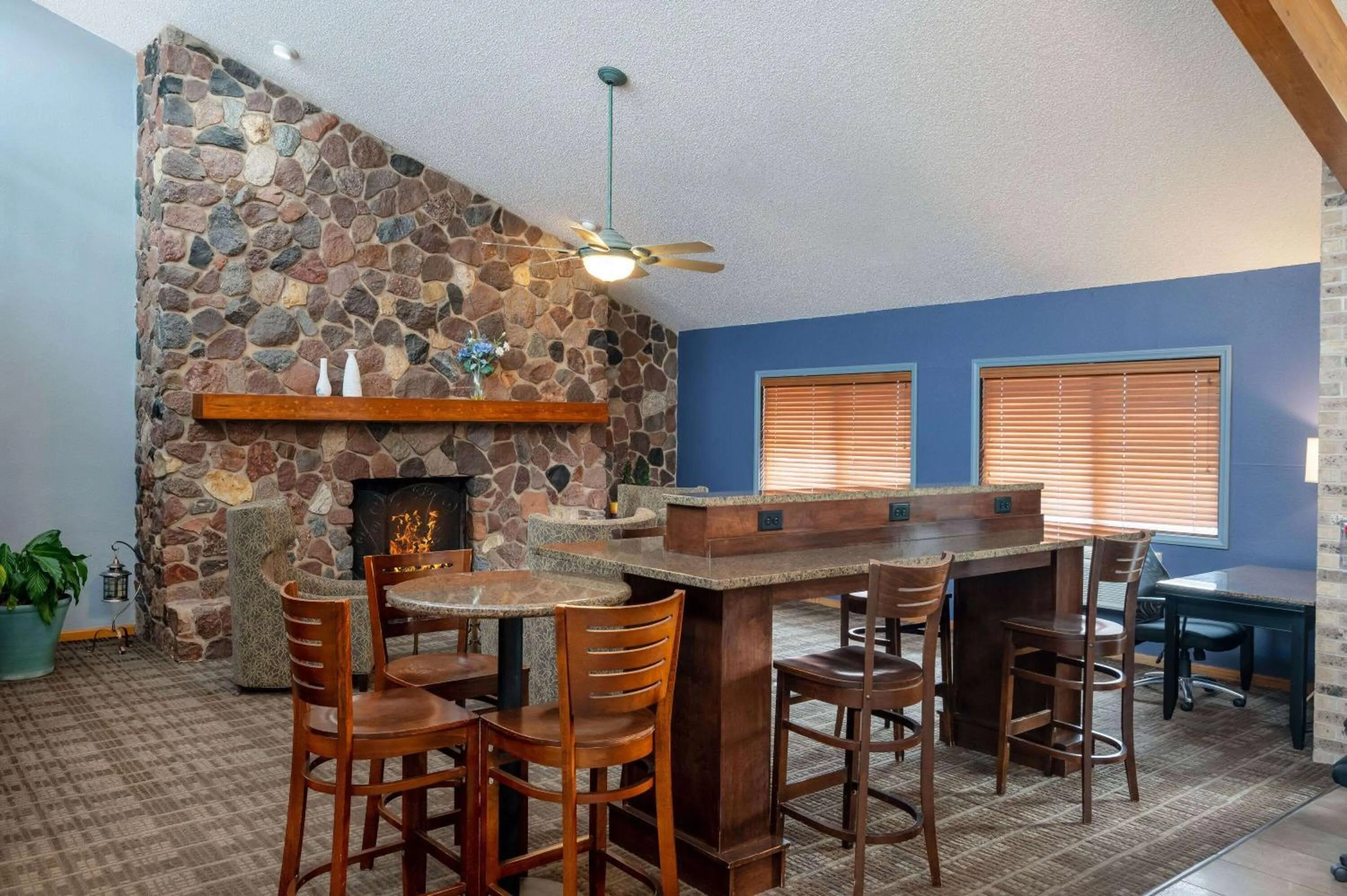 Lobby or reception in AmericInn by Wyndham Eau Claire