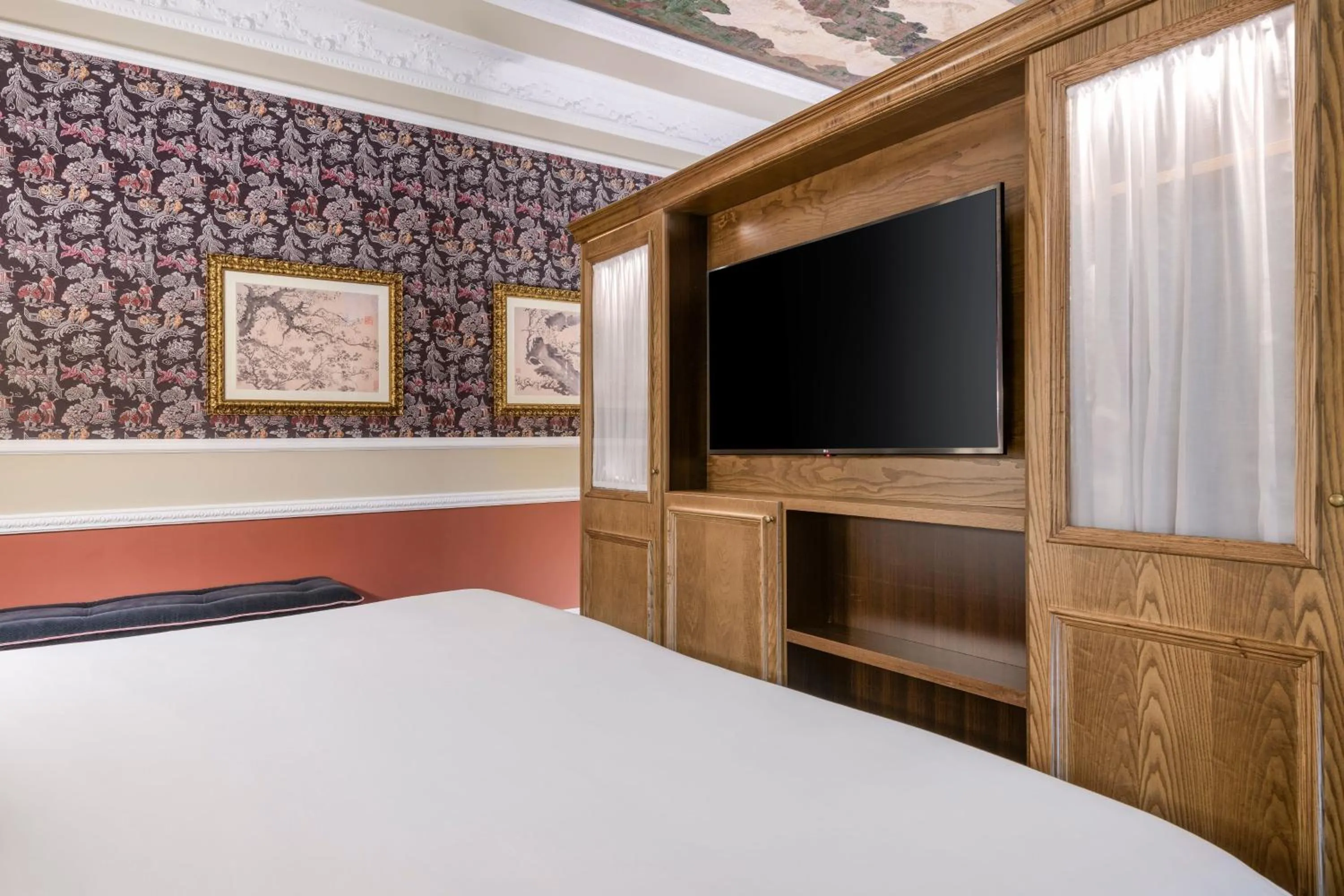 Photo of the whole room, Bed in Hotel Palacio del Retiro, Autograph Collection