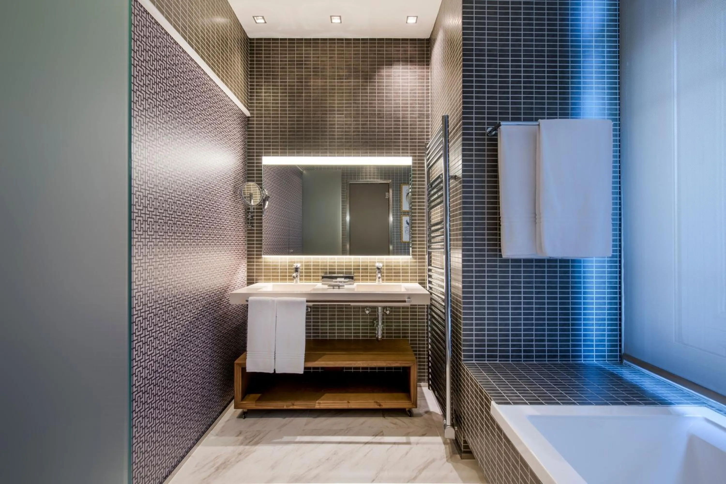 Photo of the whole room, Bed in Hotel Palacio del Retiro, Autograph Collection