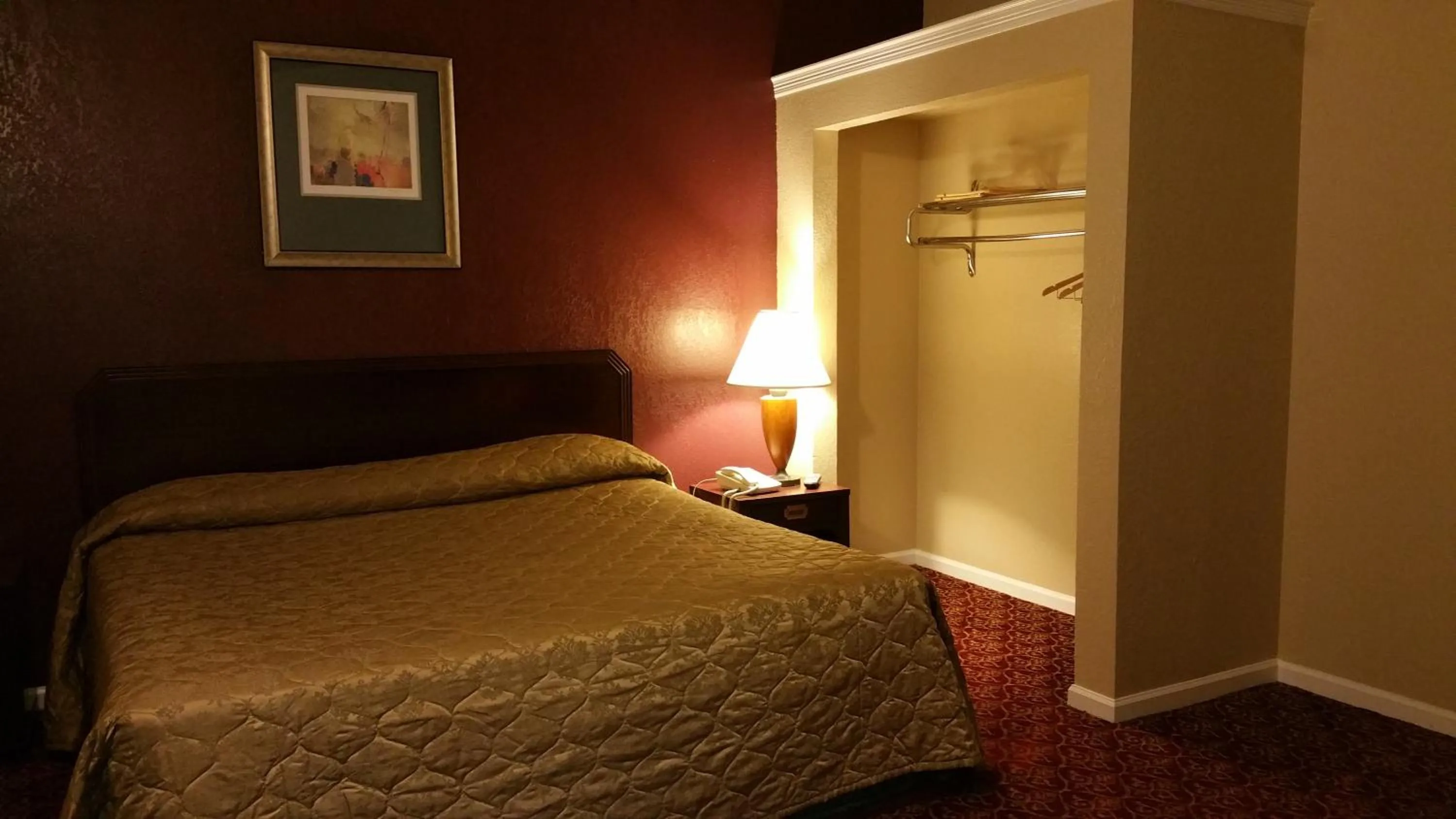 Bedroom, Bed in Executive Inn and Suites Waxahachie