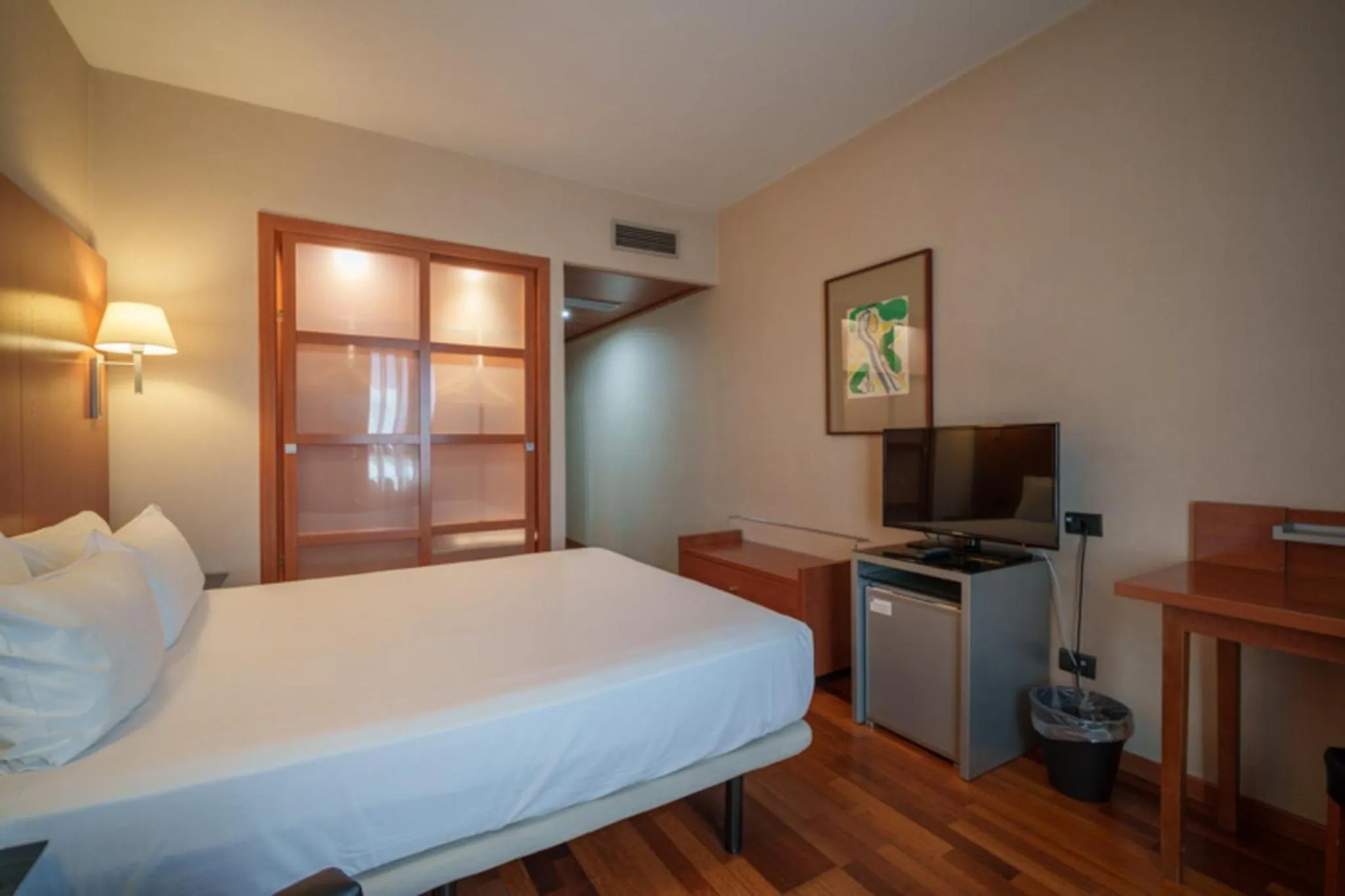 Photo of the whole room, Bed in Sercotel AB Arganda