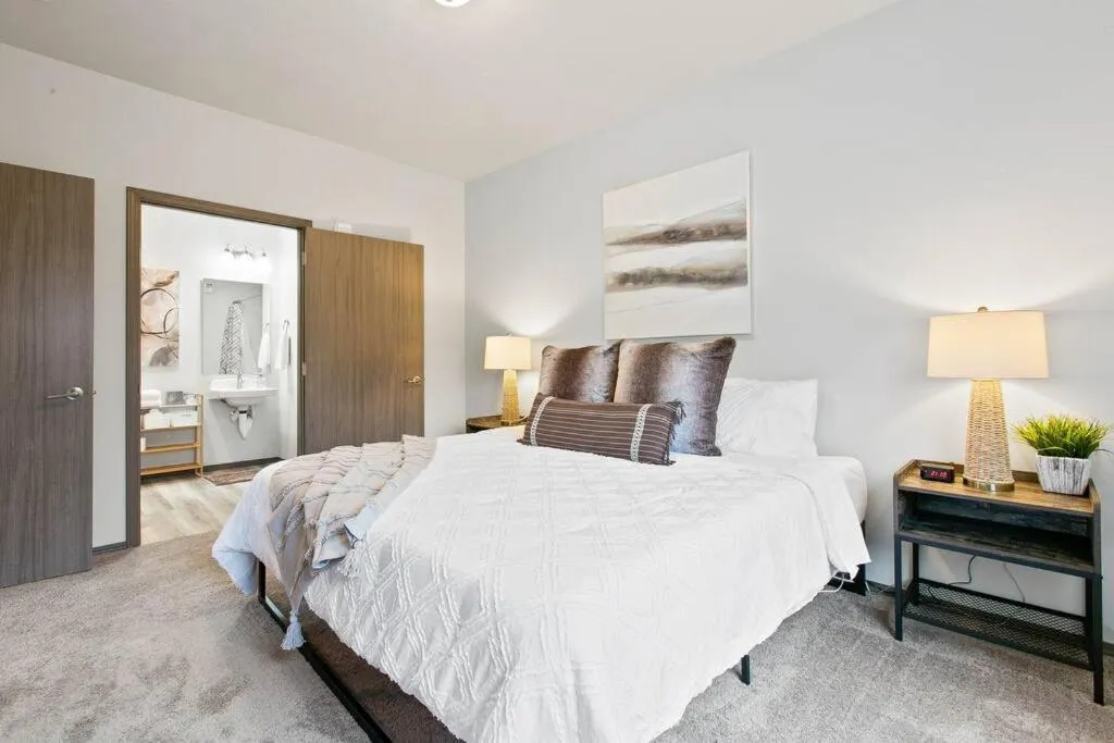 Bed in Full ADA Unit - 2 Bed 2 Bath Unit Near Downtown