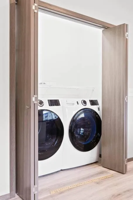 Full ADA Unit - 2 Bed 2 Bath Unit Near Downtown