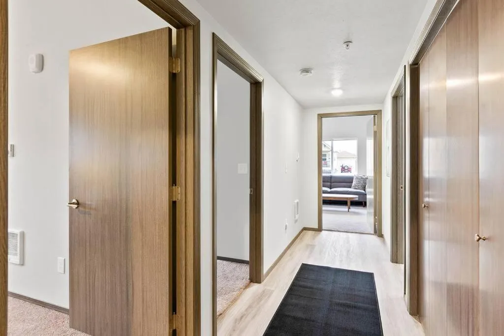 HUGE-Fun-Trendy Apt by Perry District & Downtown