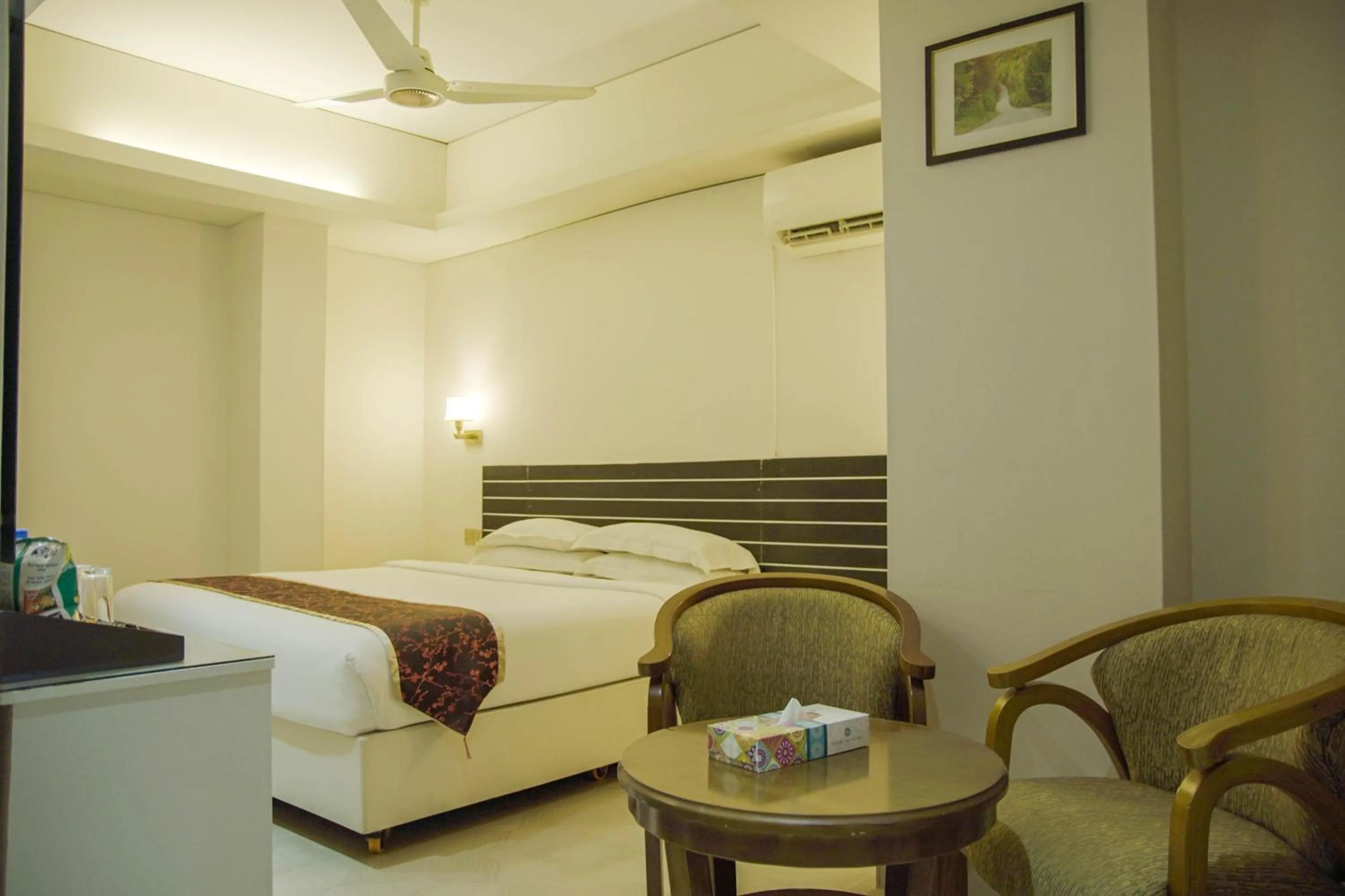 Bedroom, Bed in Hotel Shuktara Dhaka