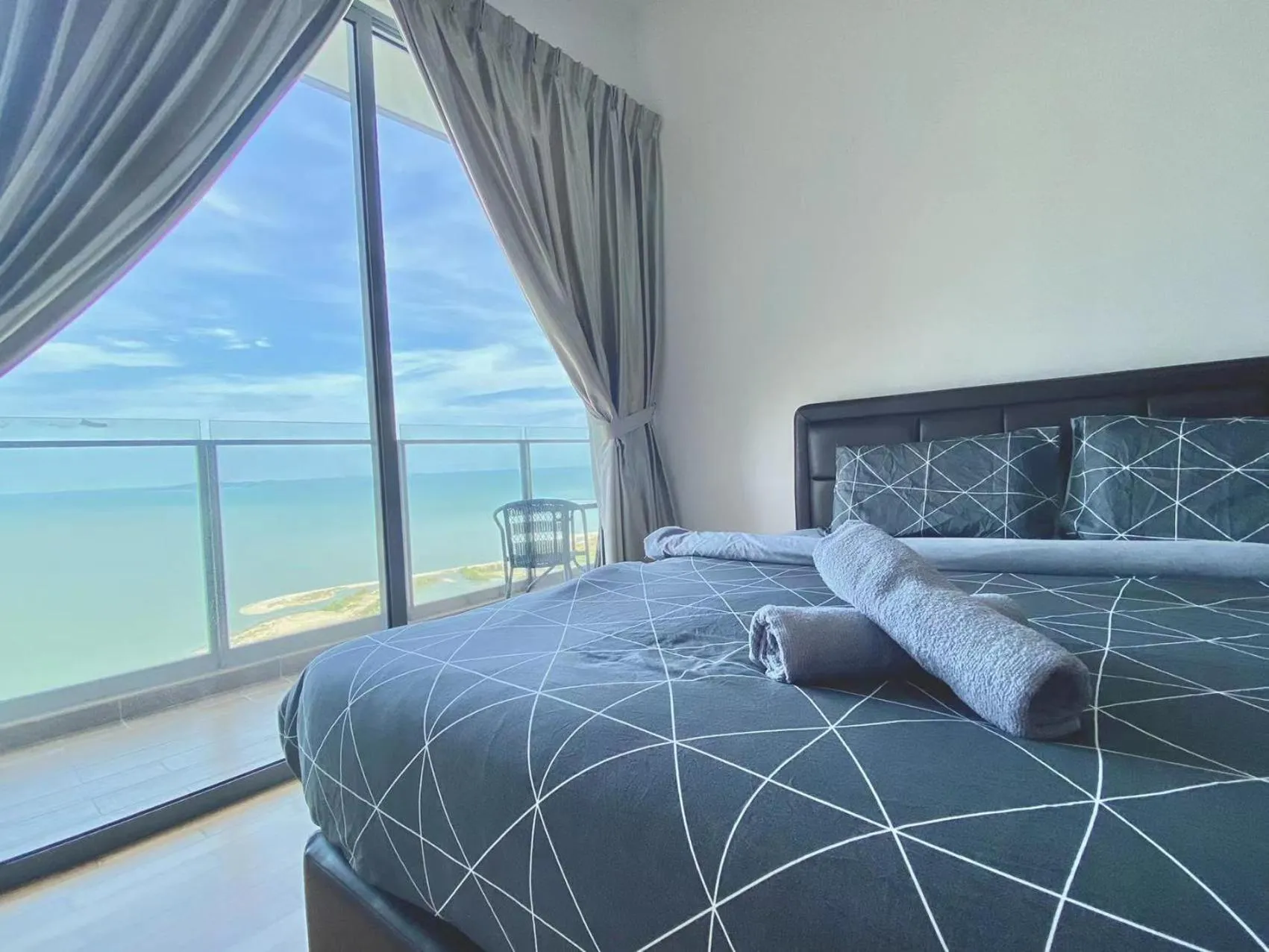 Bedroom, Bed in Silver Scape Residence Melaka Raya By Heystay Management