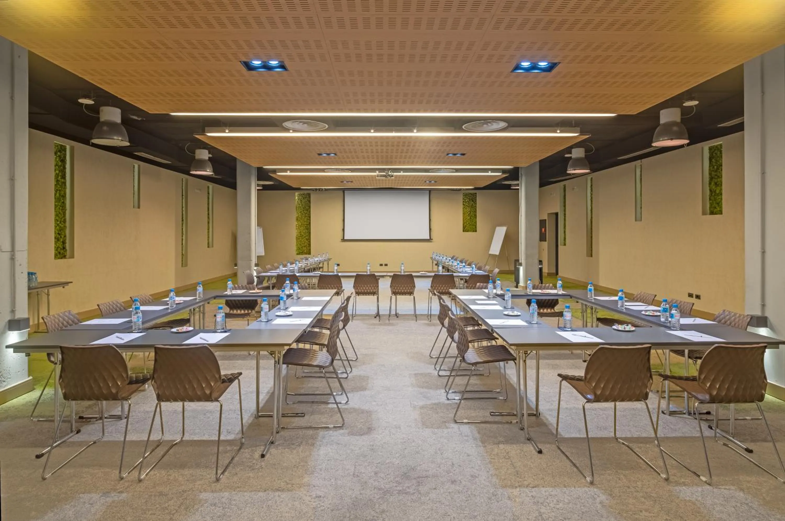 Aravaca Village Hotel