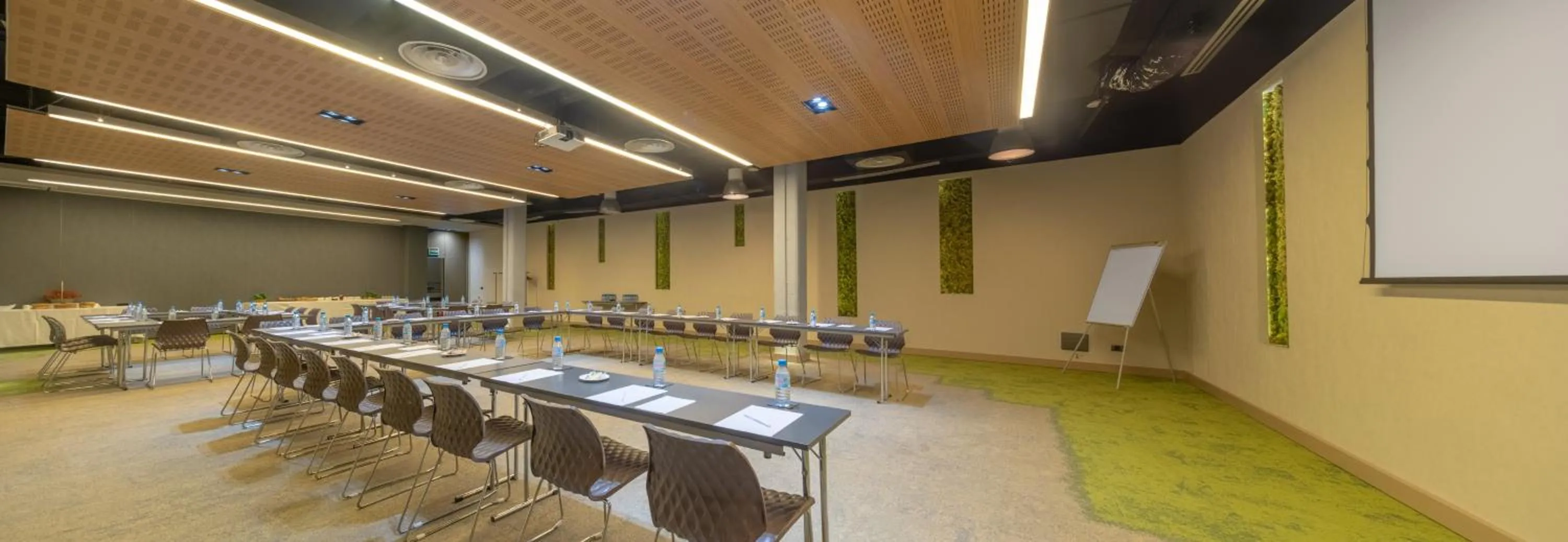 Aravaca Village Hotel