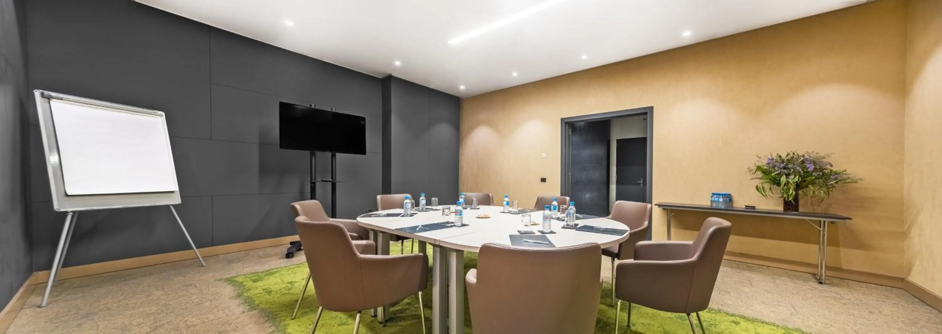 Aravaca Village Hotel