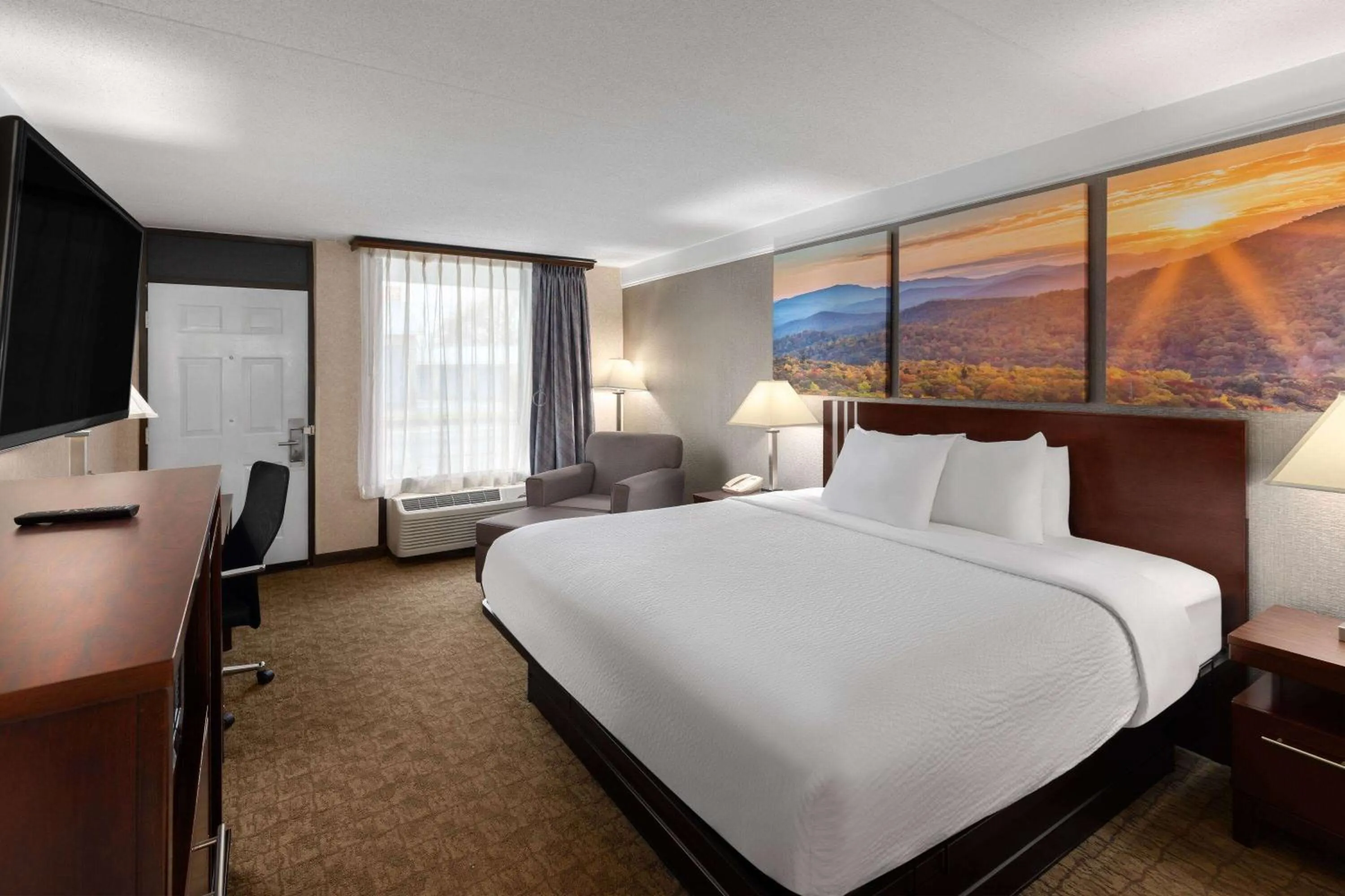Photo of the whole room, Bed in Days Inn by Wyndham Columbia Kentucky