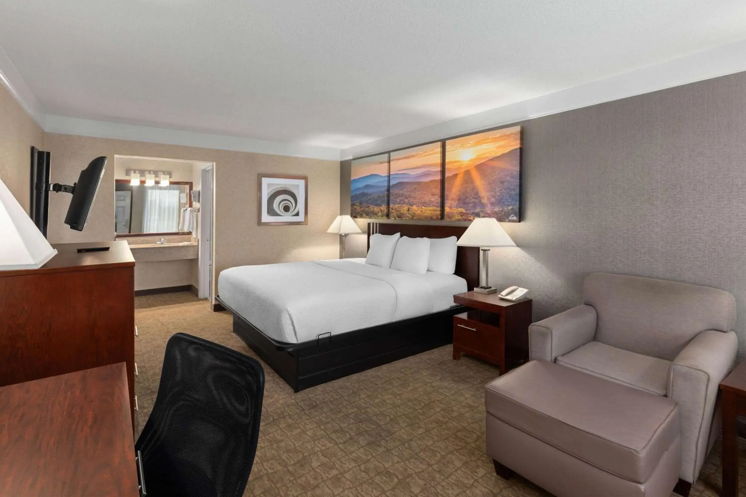 King Room - Non-Smoking in Days Inn by Wyndham Columbia Kentucky King Room - Non-Smoking in Days Inn by Wyndham Columbia Kentucky