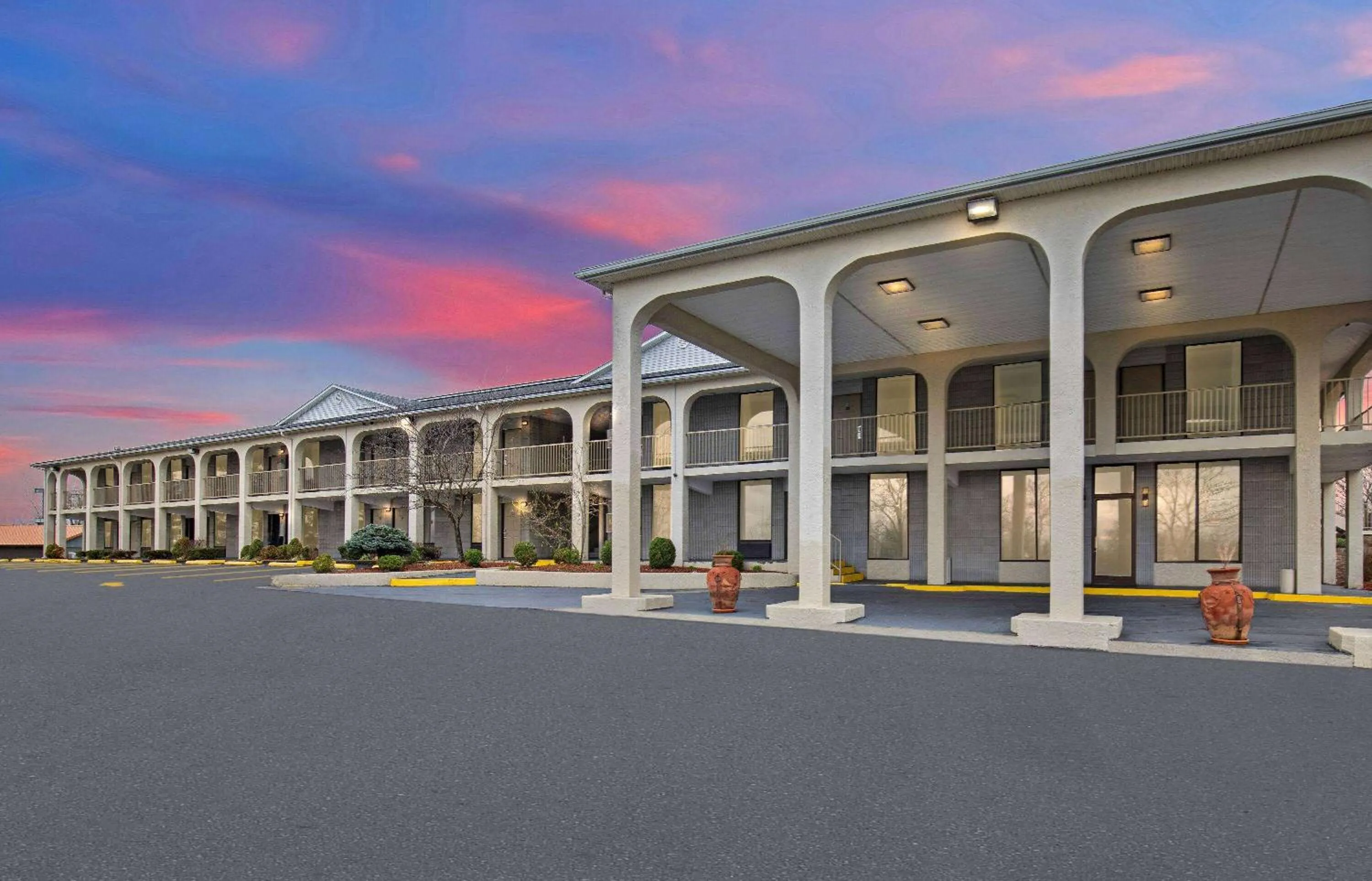 Property building in Days Inn by Wyndham Columbia Kentucky