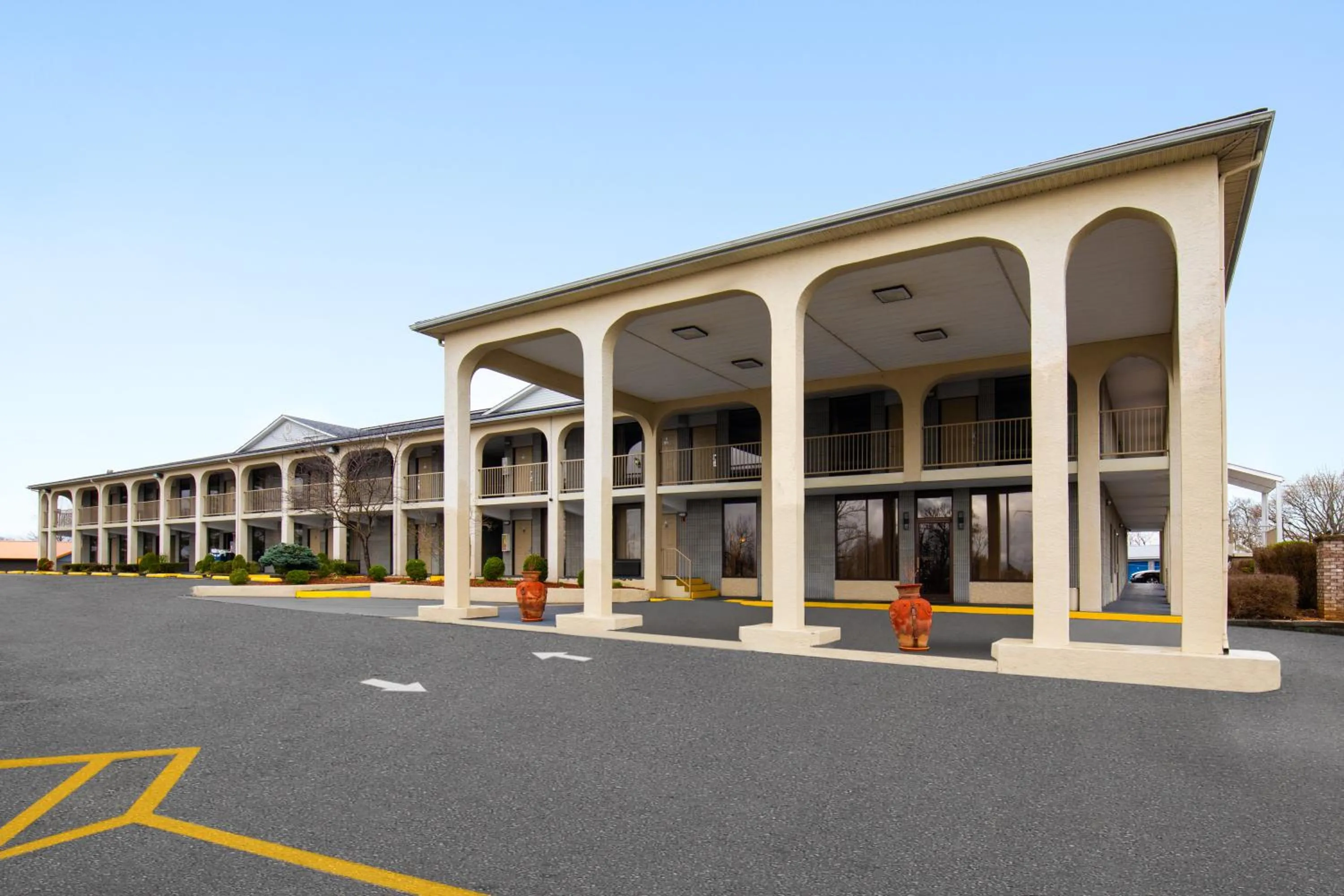 Property building in Days Inn by Wyndham Columbia Kentucky