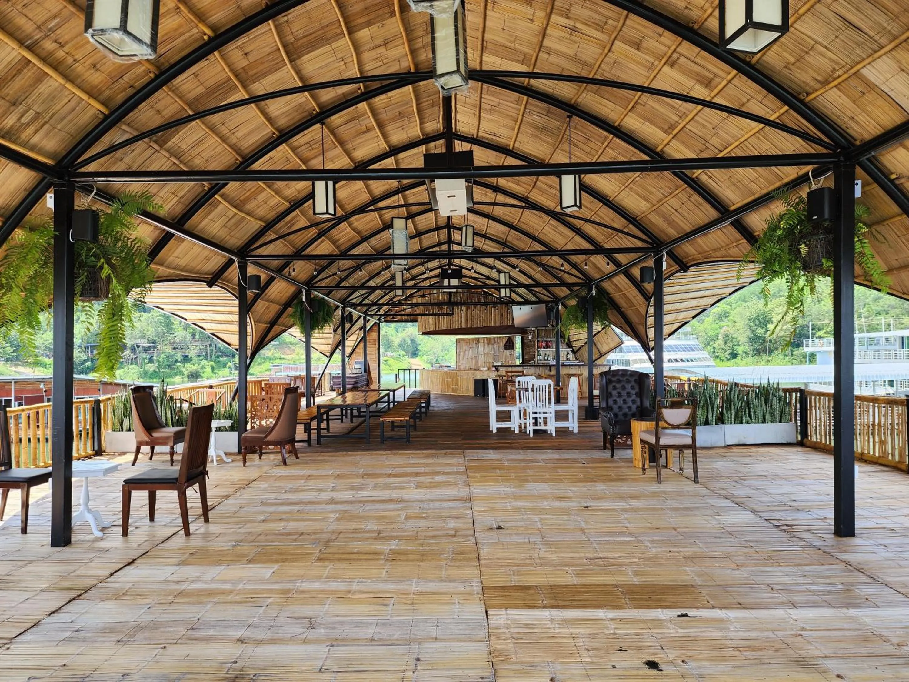 Restaurant/places to eat in บ้านไร่ วรรณ วาลย์ รีสอร์ท