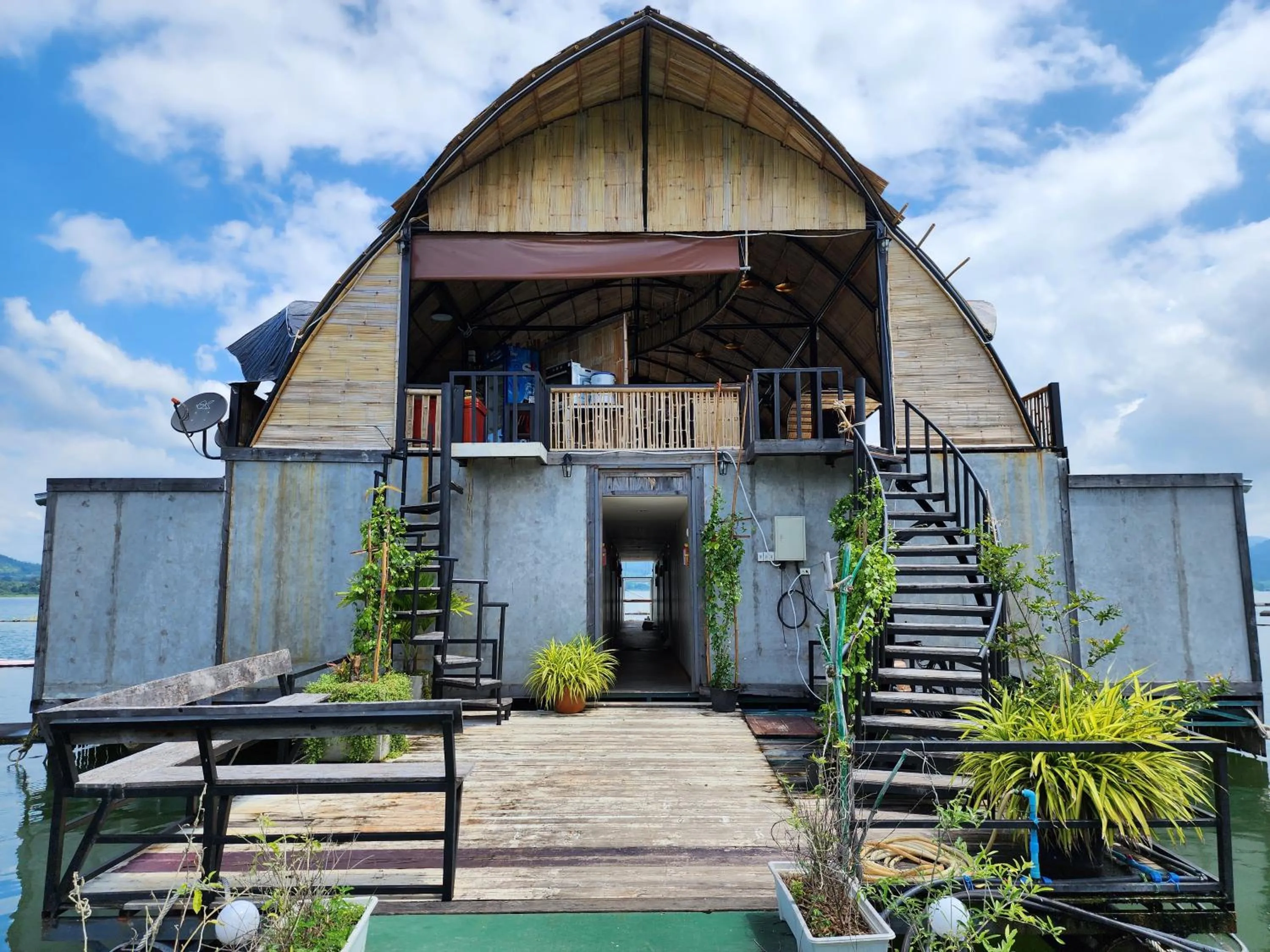 Facade/entrance in บ้านไร่ วรรณ วาลย์ รีสอร์ท