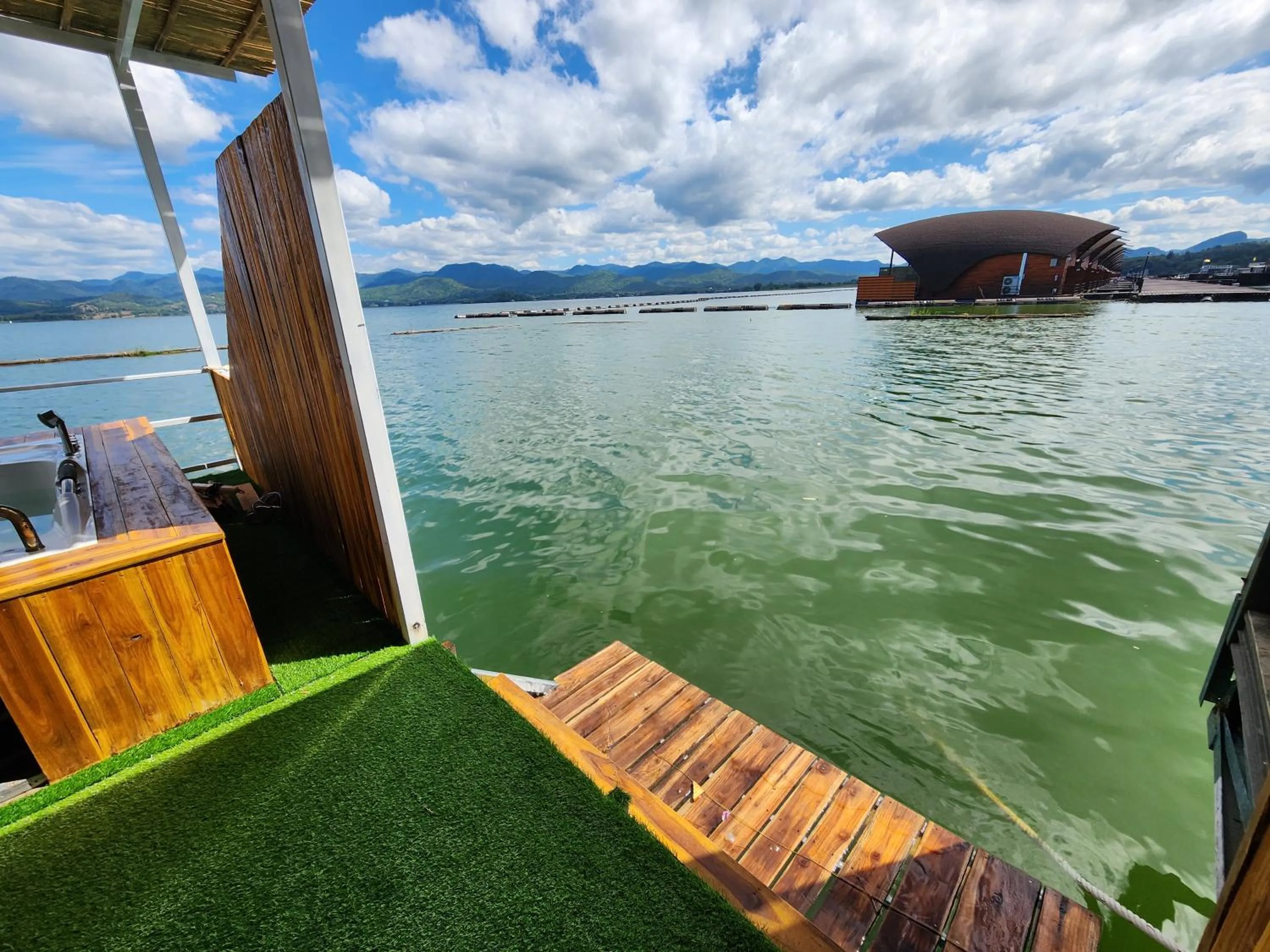 Lake view in บ้านไร่ วรรณ วาลย์ รีสอร์ท