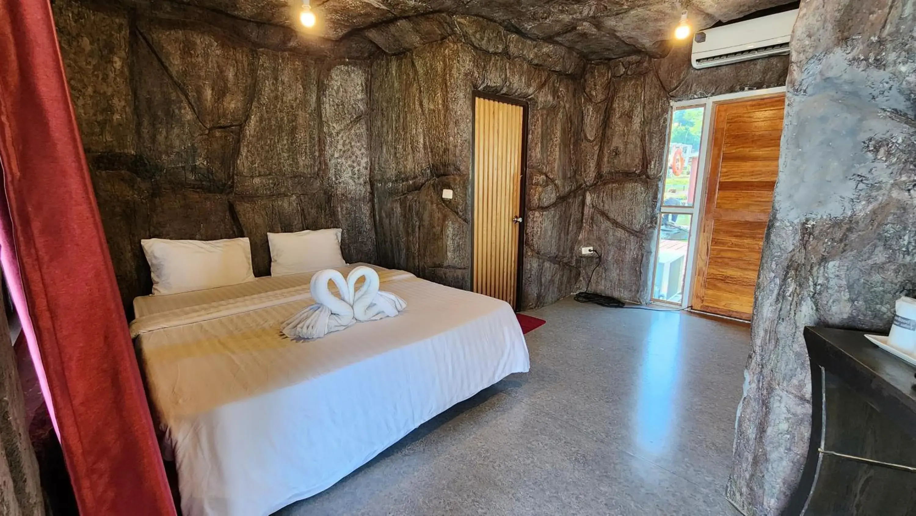 Double Room with Lake View in บ้านไร่ วรรณ วาลย์ รีสอร์ท Double Room with Lake View in บ้านไร่ วรรณ วาลย์ รีสอร์ท