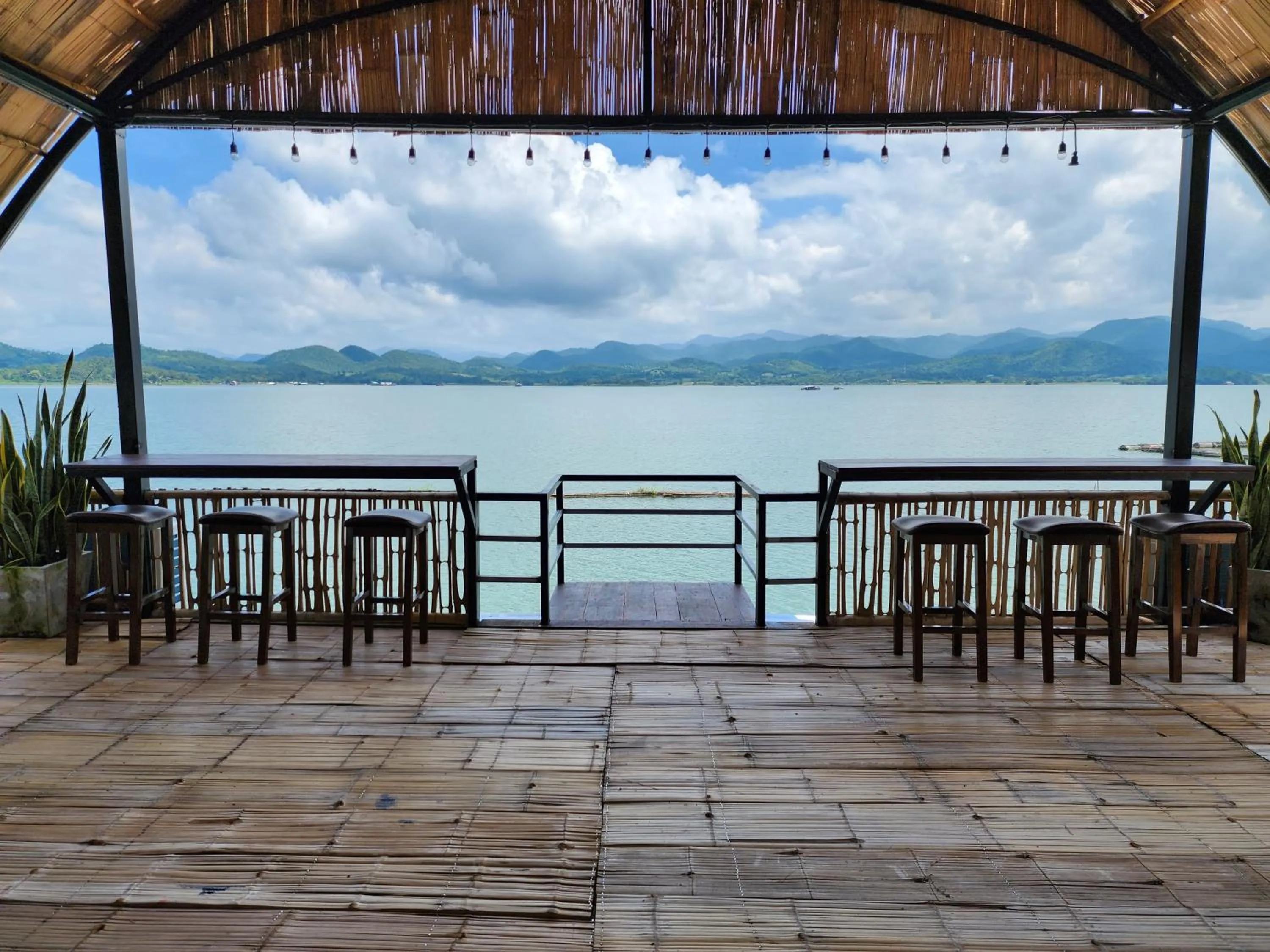 River view in บ้านไร่ วรรณ วาลย์ รีสอร์ท