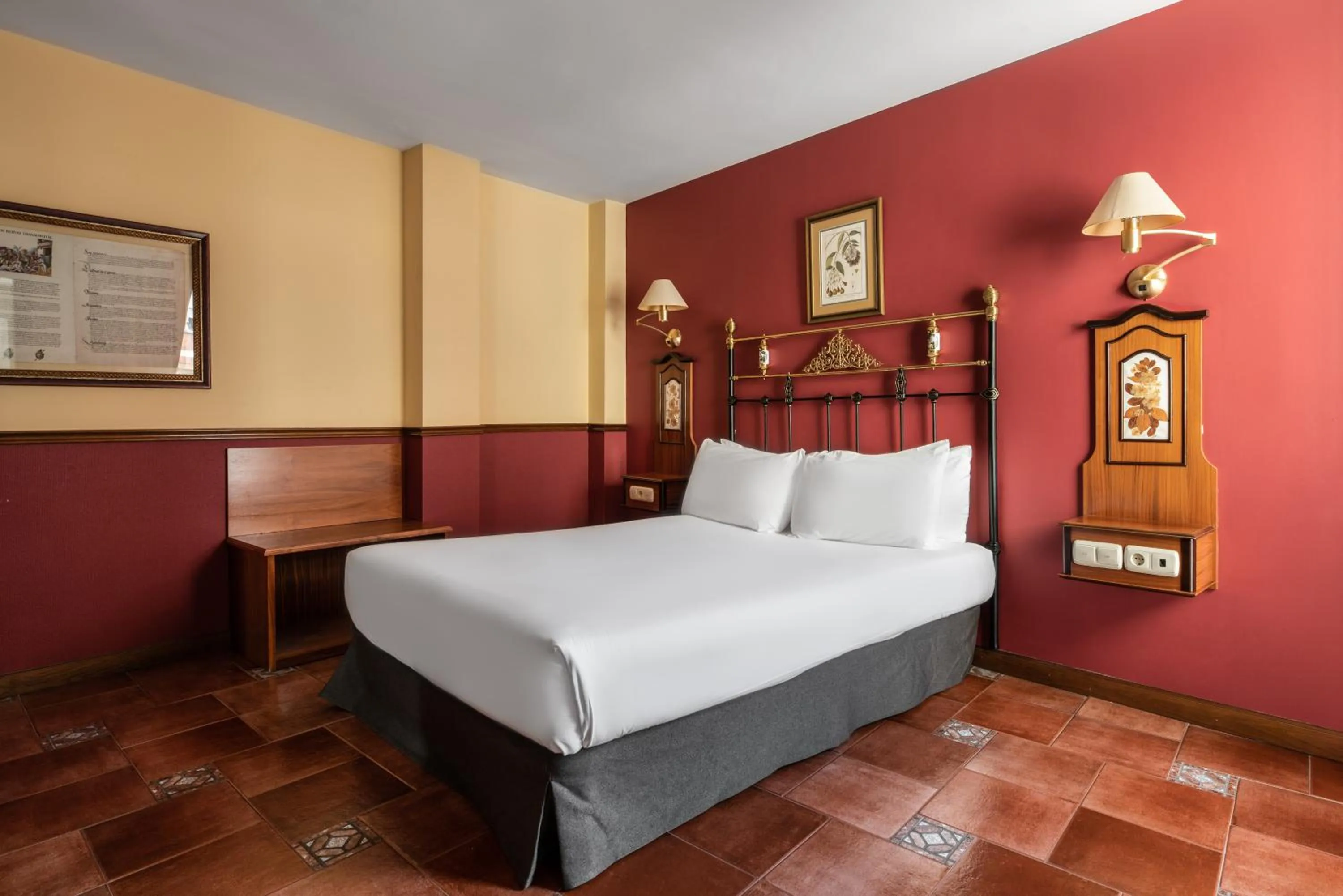 Photo of the whole room, Bed in Crisol Mesón del Cid